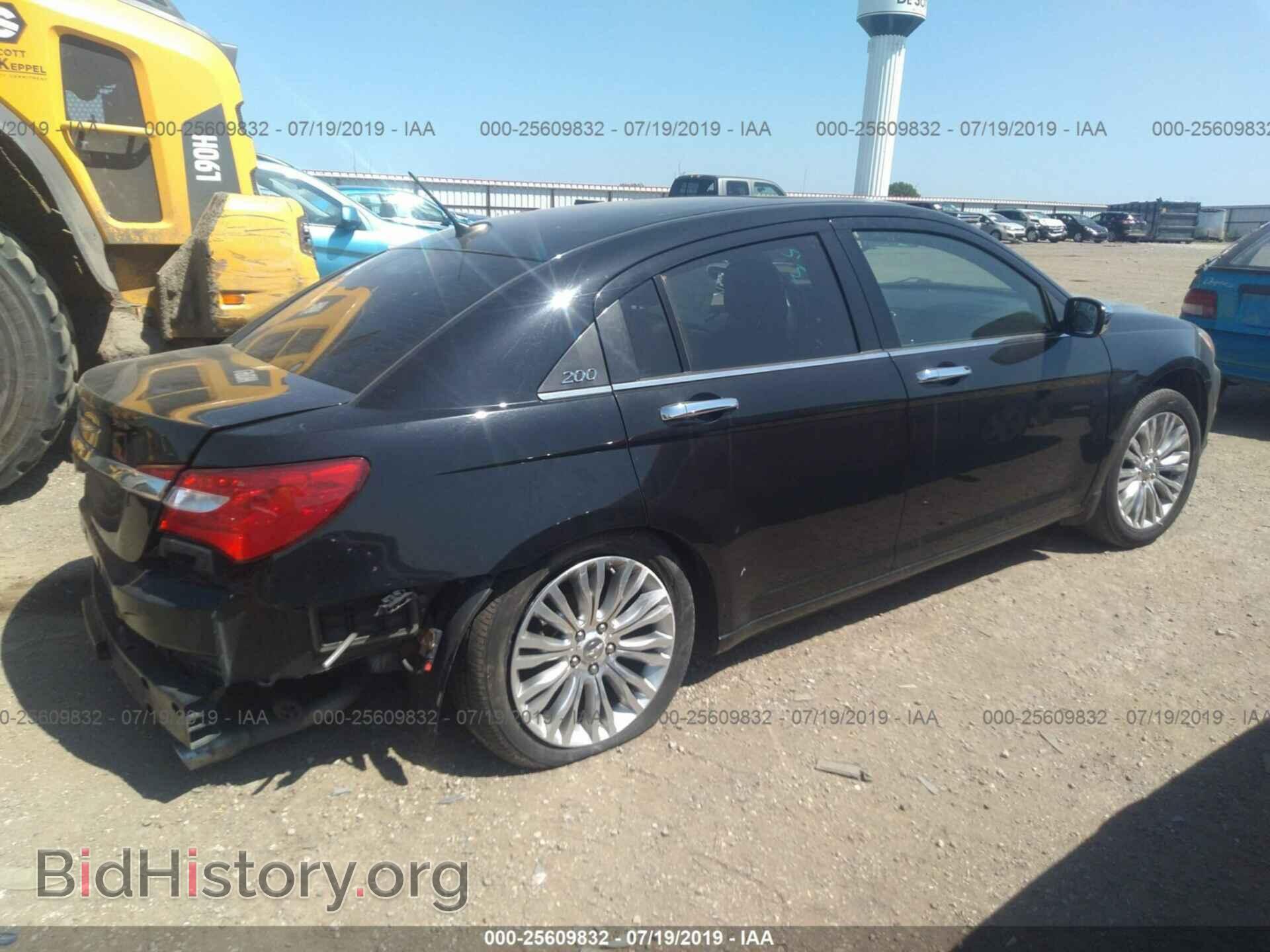 2013 CHRYSLER 200 - VIN: 1C3CCBCG0DN555472 - Фото 4