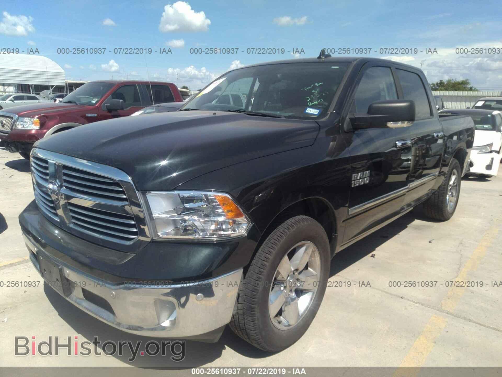 2017 RAM 1500 - VIN: 3C6RR6LT1HG750690 - Фото 2