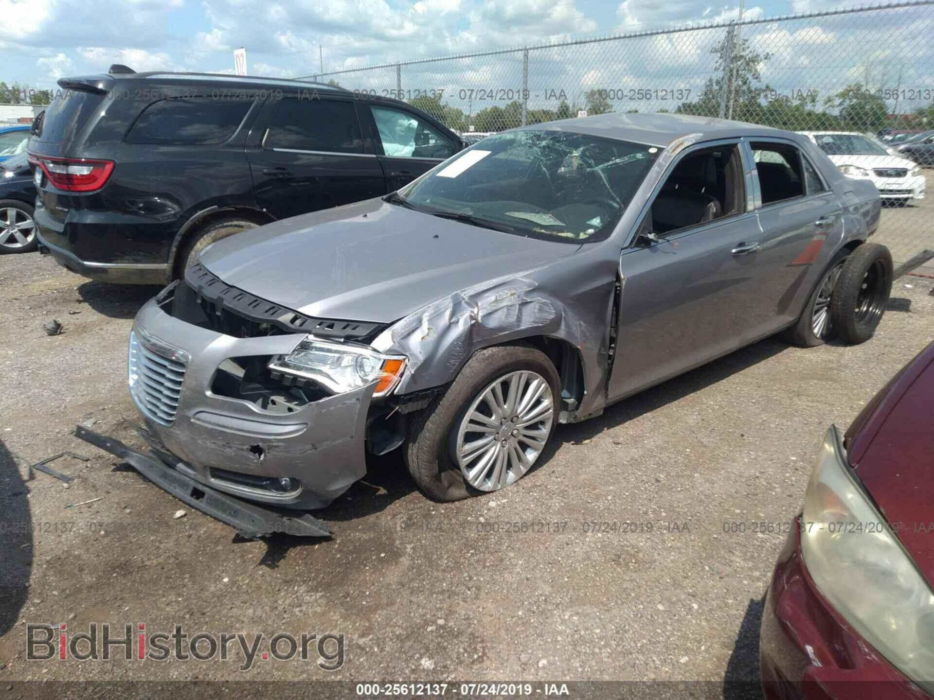 2014 CHRYSLER 300 - VIN: 2C3CCARG3EH366004 - Фото 2