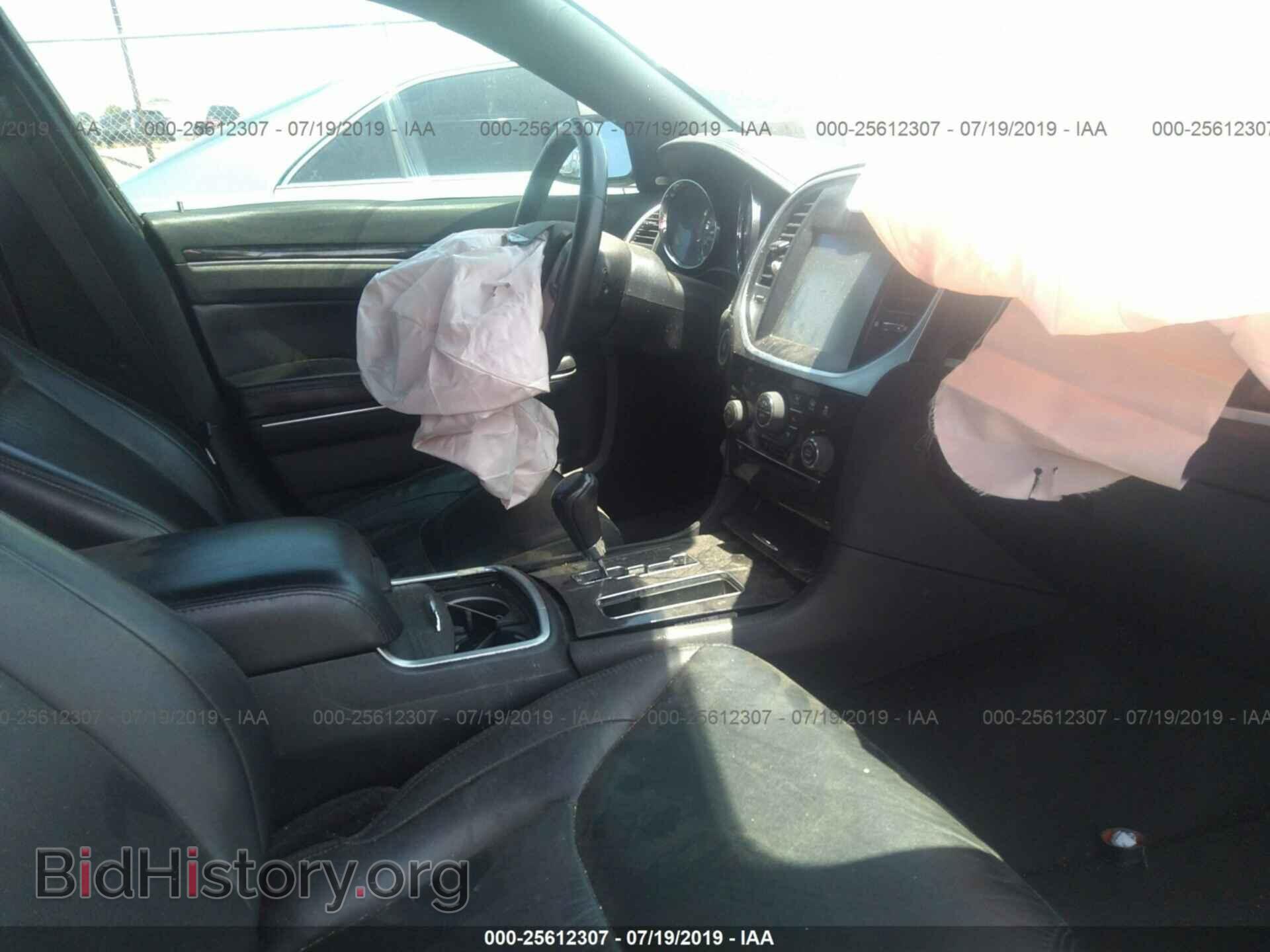 2011 CHRYSLER 300 - VIN: 2C3CA5CG0BH558000 - Фото 5