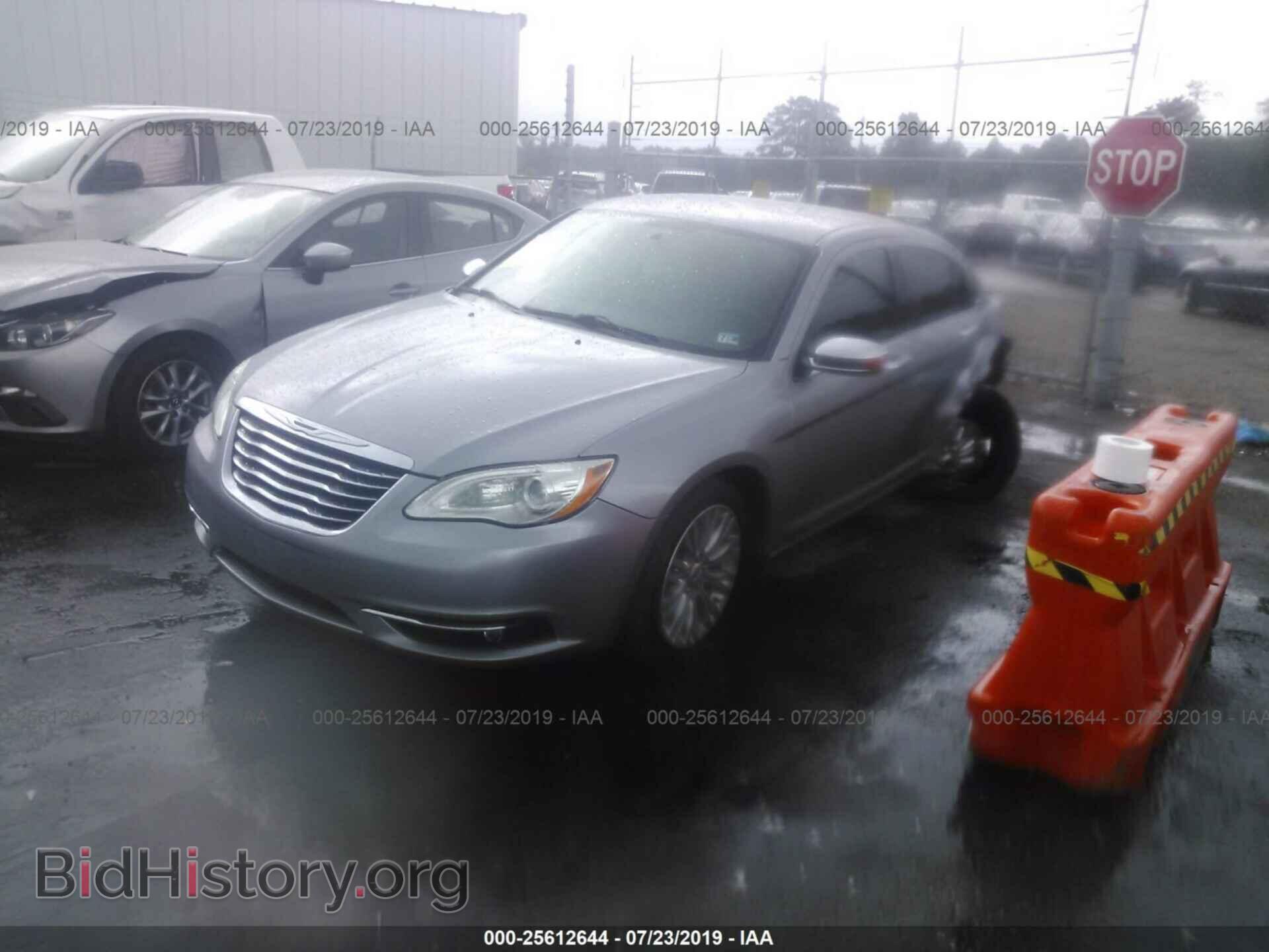 2013 CHRYSLER 200 - VIN: 1C3CCBCG7DN523666 - Фото 2