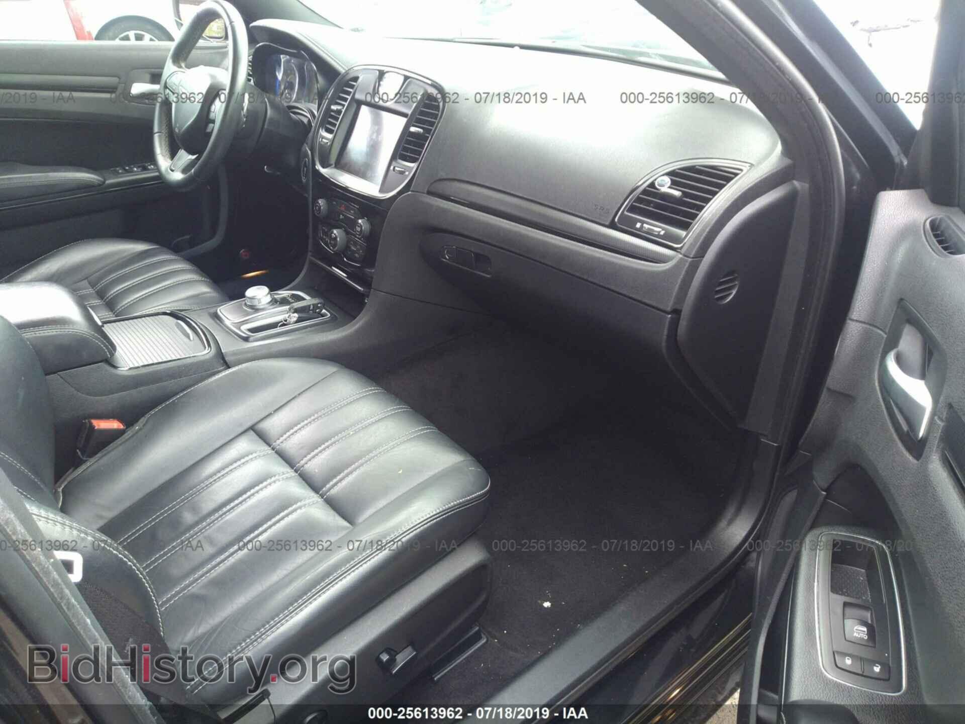 2016 CHRYSLER 300 - VIN: 2C3CCABG5GH170367 - Photo 5