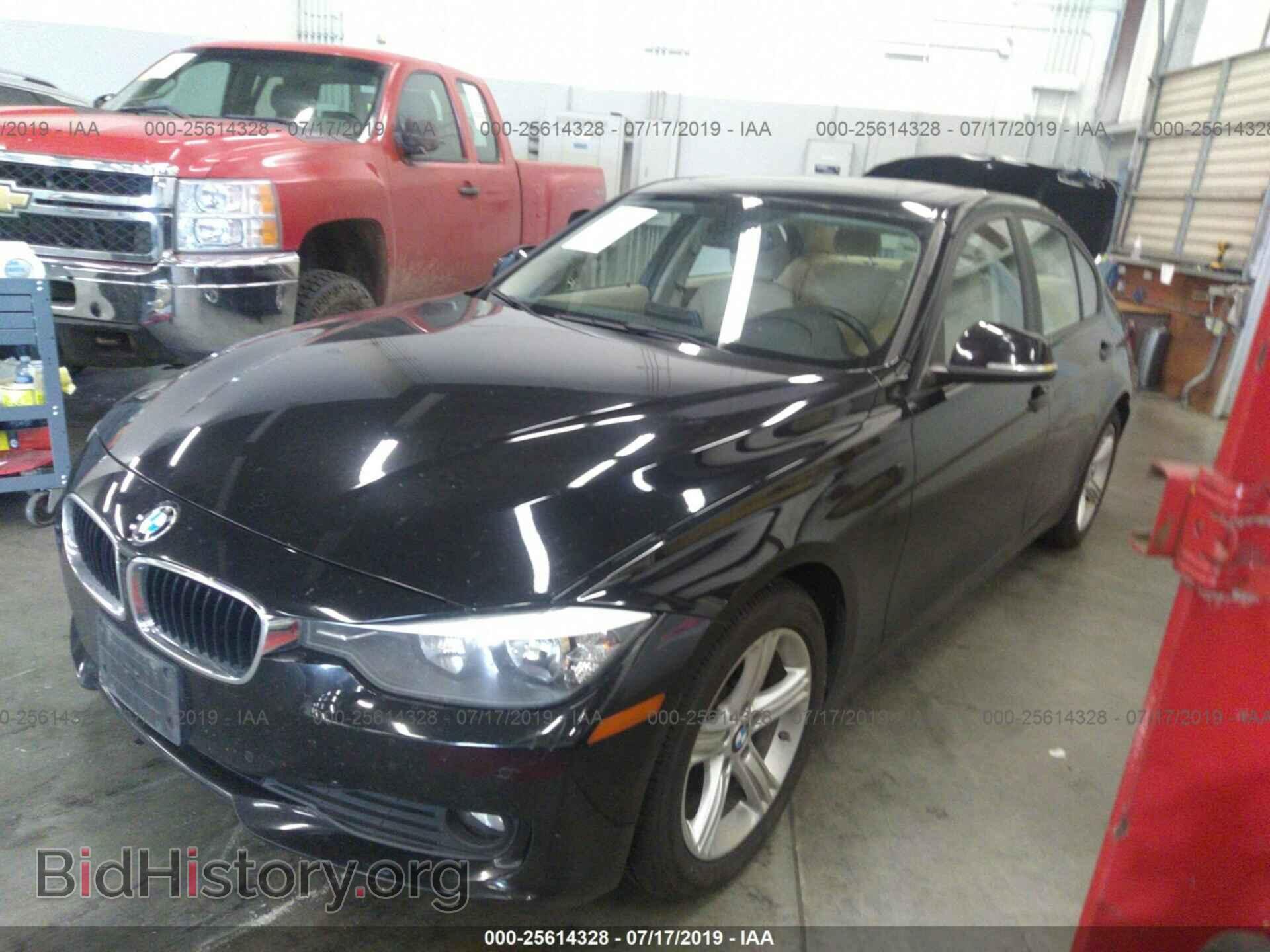 2013 BMW 320 - VIN: WBA3C3C50DF982612 - Фото 2