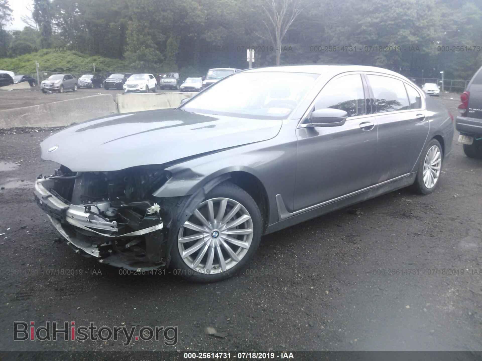 2018 BMW 740 - VIN: WBA7E4C55JGV24085 - Фото 2
