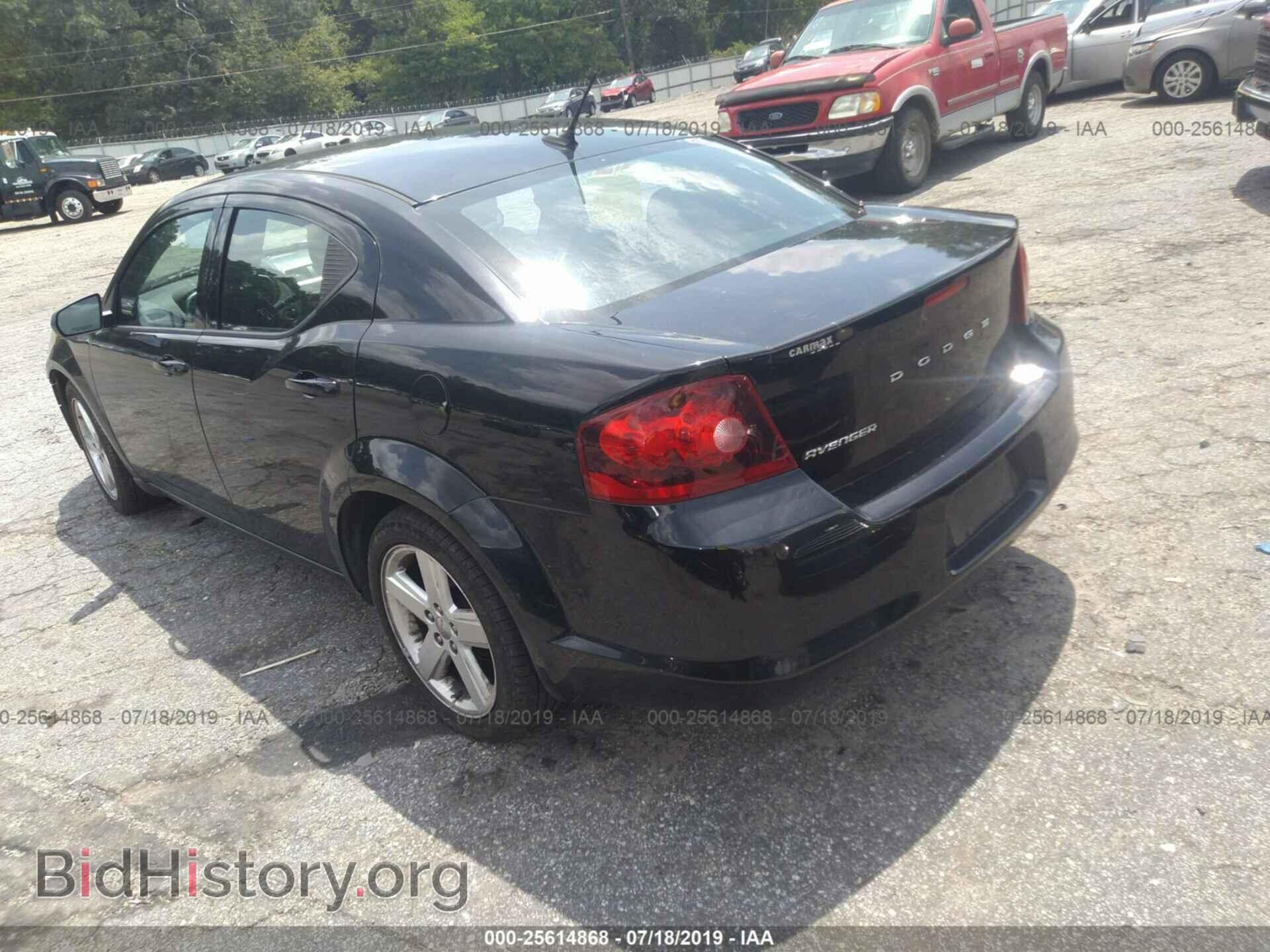 2011 DODGE AVENGER - VIN: 1B3BD4FB1BN563031 - Фото 3