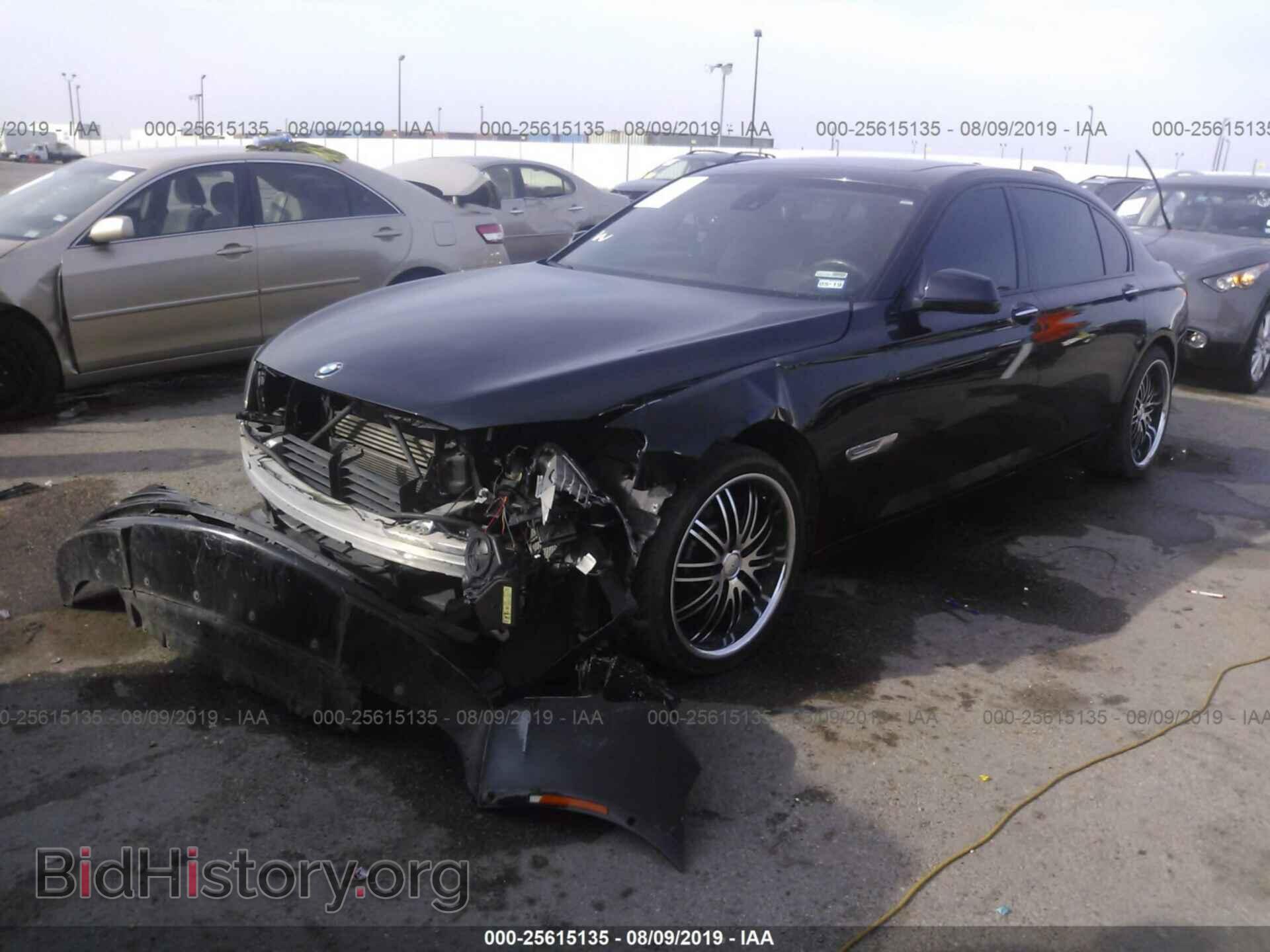 2012 BMW 750 - VIN: WBAKB8C59CDX20772 - Photo 2
