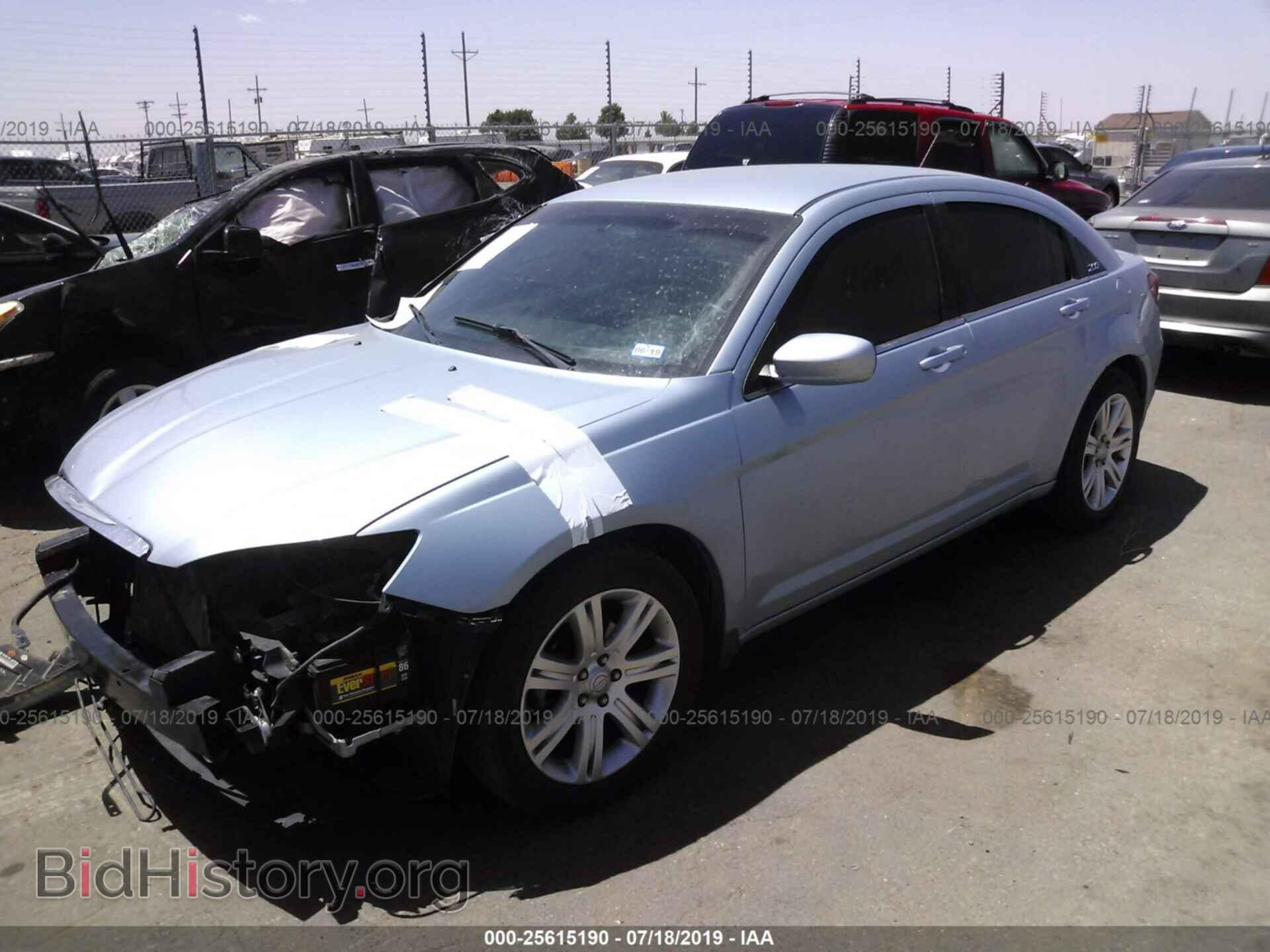 2013 CHRYSLER 200 - VIN: 1C3CCBBB8DN577287 - Фото 2