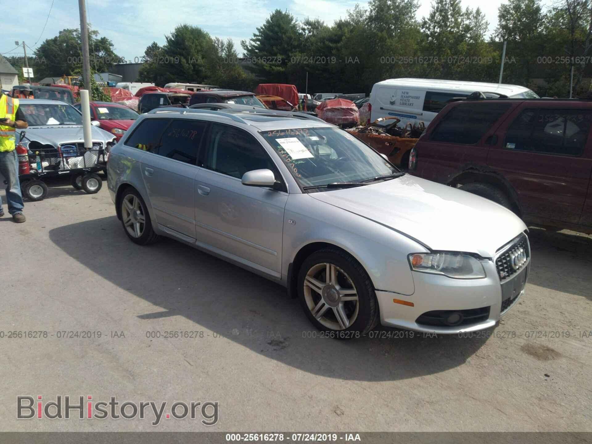 Фотография WAUKF78E18A044690 - AUDI A4 2008