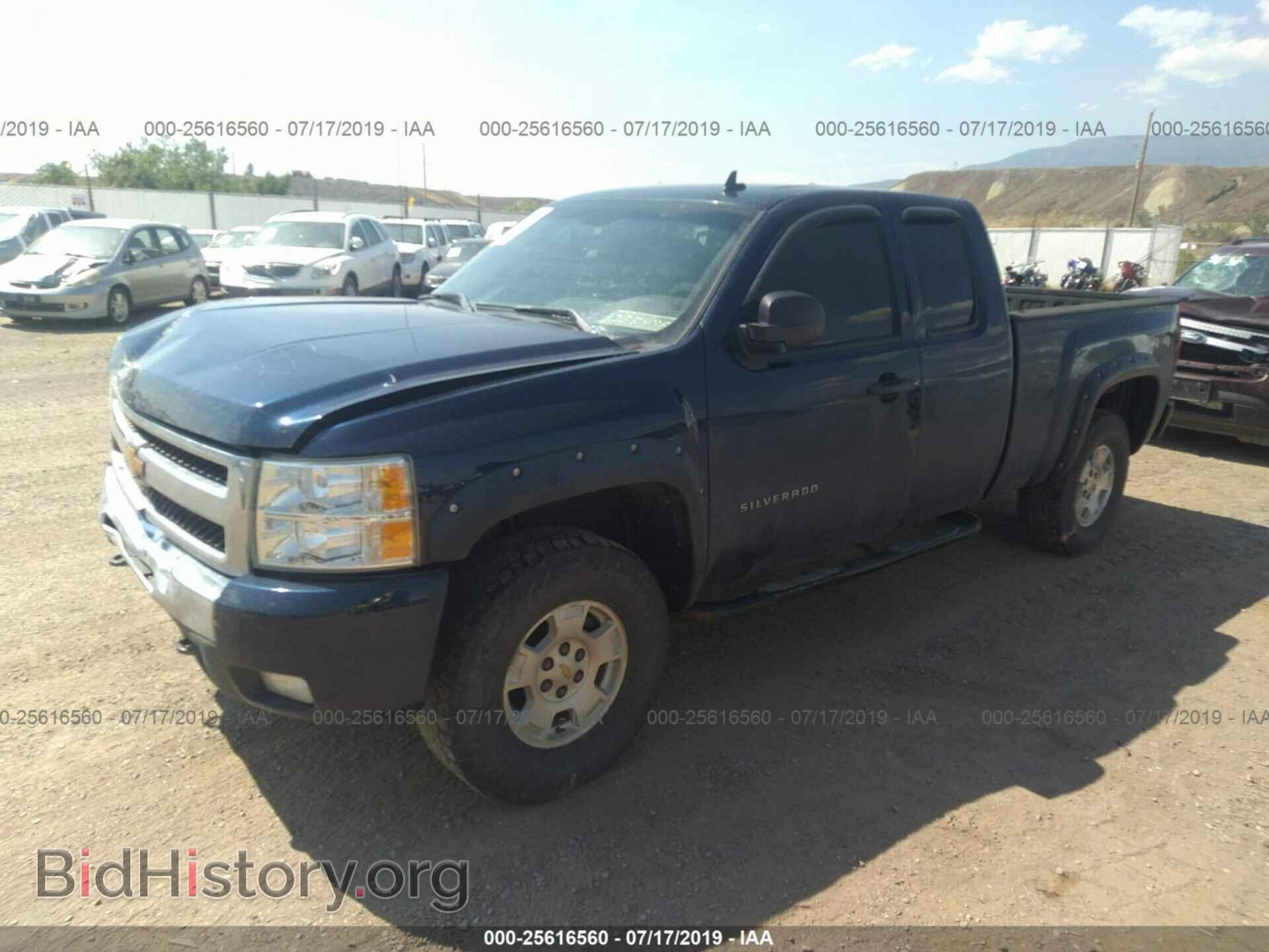 2011 CHEVROLET SILVERADO - VIN: 1GCRKSE32BZ406263 - Фото 2