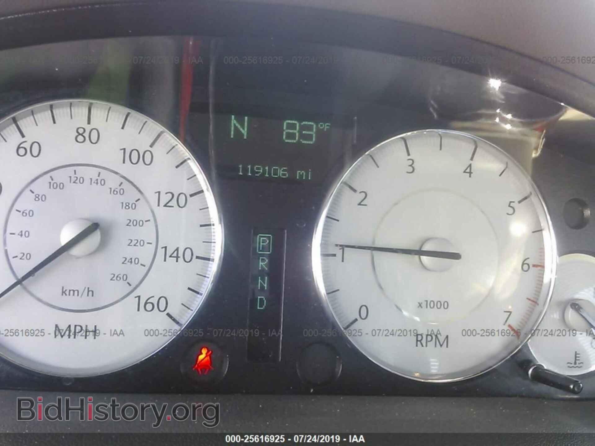 2008 CHRYSLER 300C - VIN: 2C3KA63H28H237496 - Фото 7
