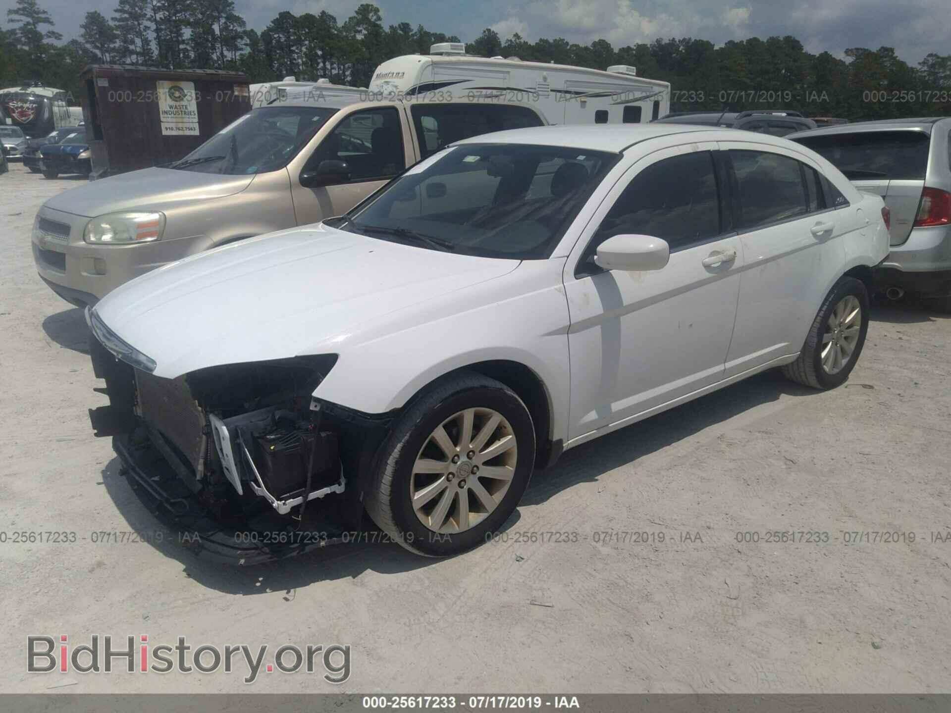 2013 CHRYSLER 200 - VIN: 1C3CCBBB0DN672815 - Photo 2