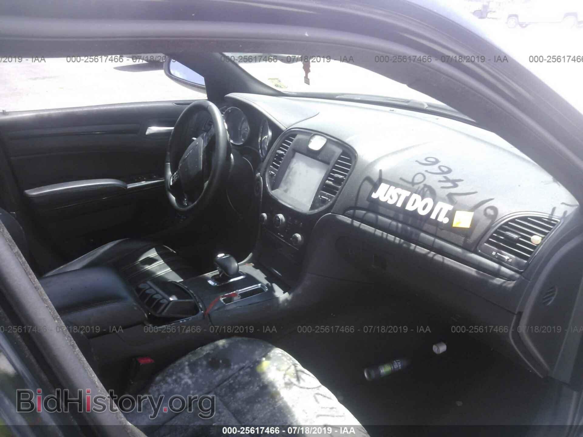 2014 CHRYSLER 300 - VIN: 2C3CCABG8EH355056 - Фото 5