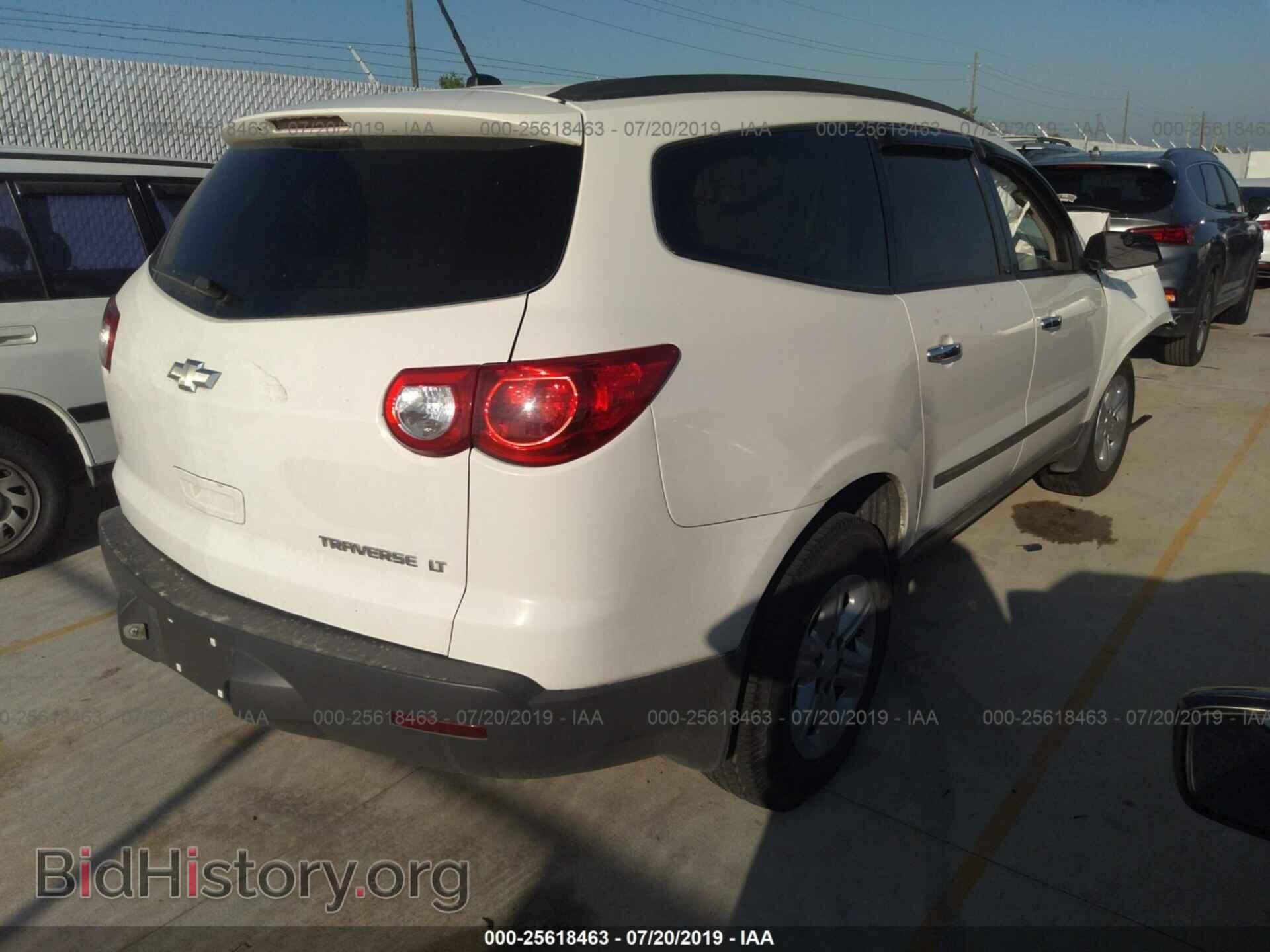 2011 CHEVROLET TRAVERSE - VIN: 1GNKRFED0BJ142351 - Фото 4
