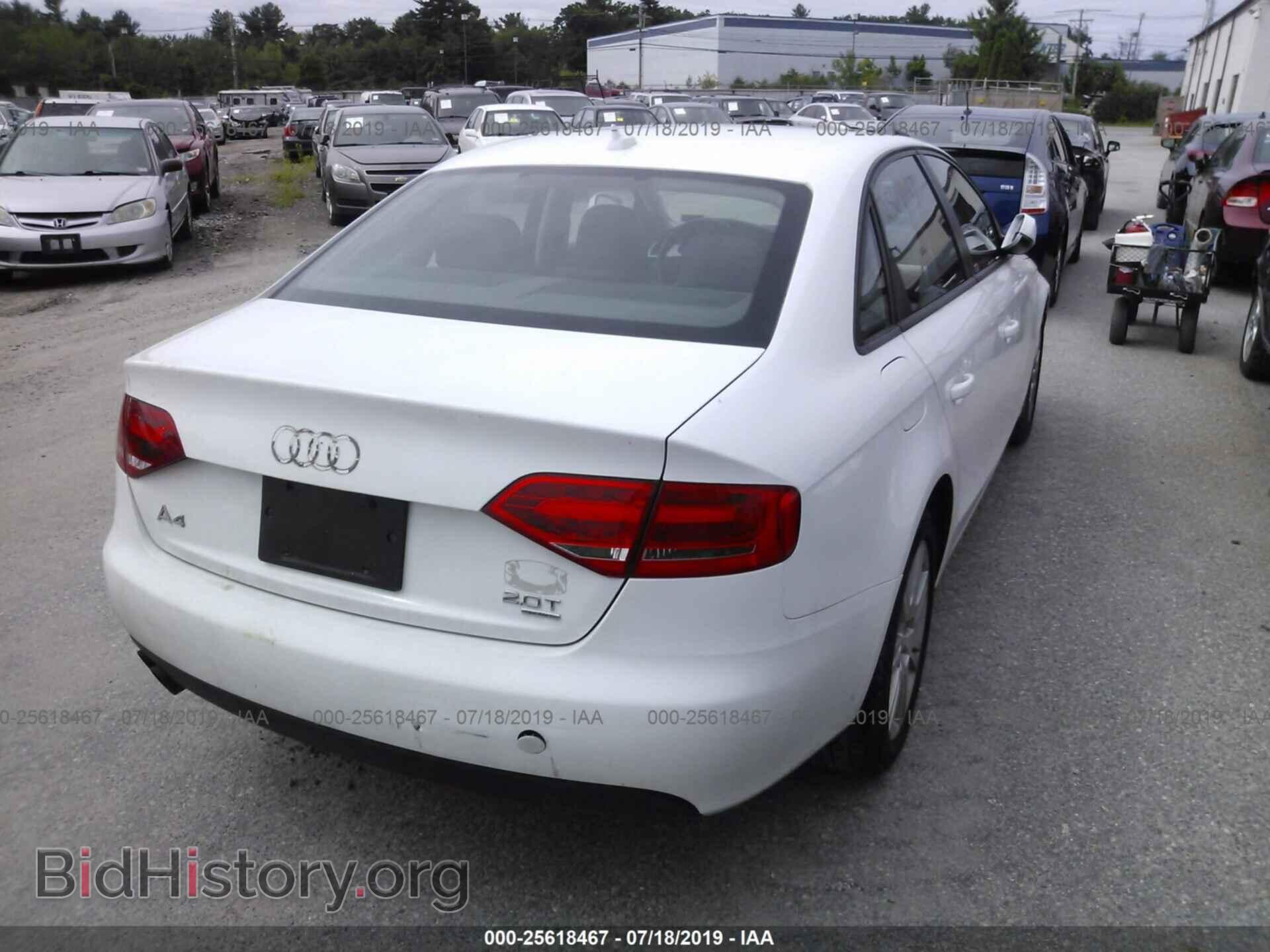 2011 AUDI A4 - VIN: WAUDFAFLXBA086435 - Фото 4