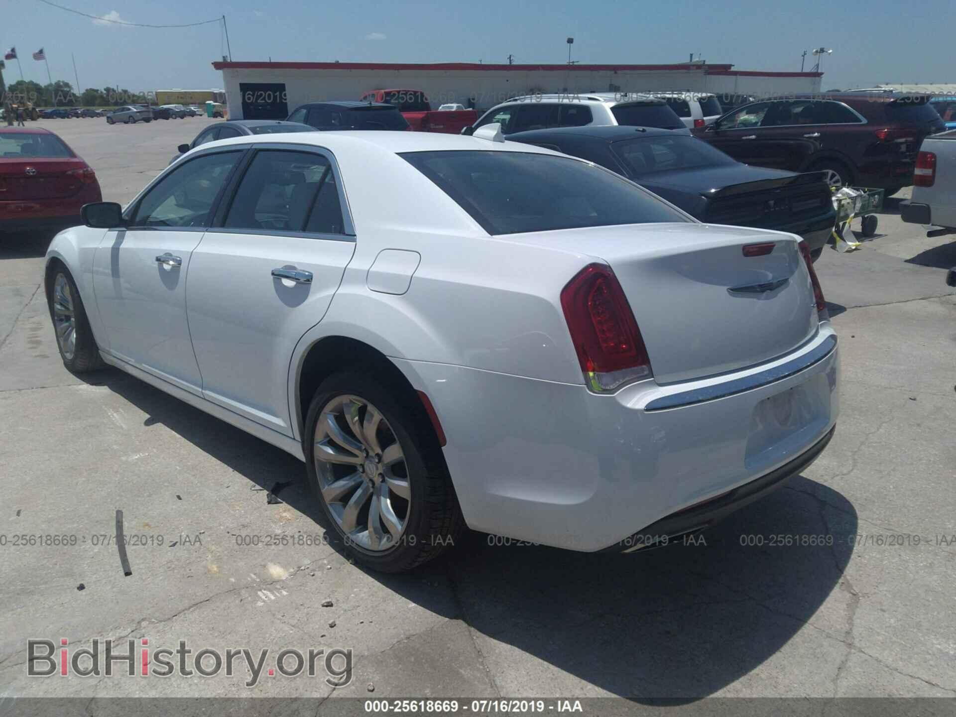 2019 CHRYSLER 300 - VIN: 2C3CCAEG0KH536207 - Фото 3