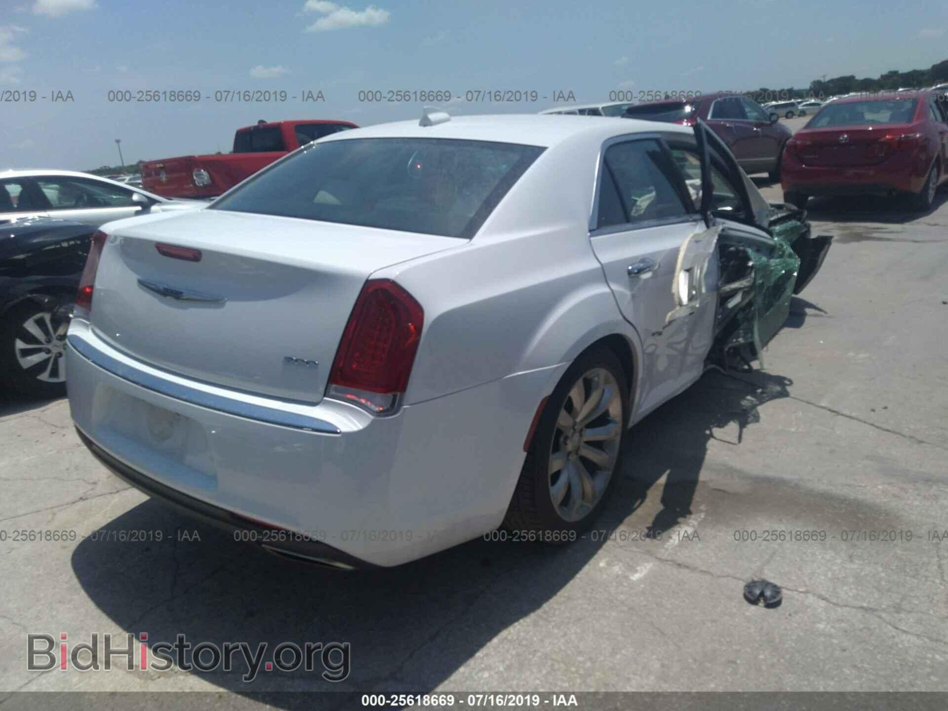 2019 CHRYSLER 300 - VIN: 2C3CCAEG0KH536207 - Фото 4