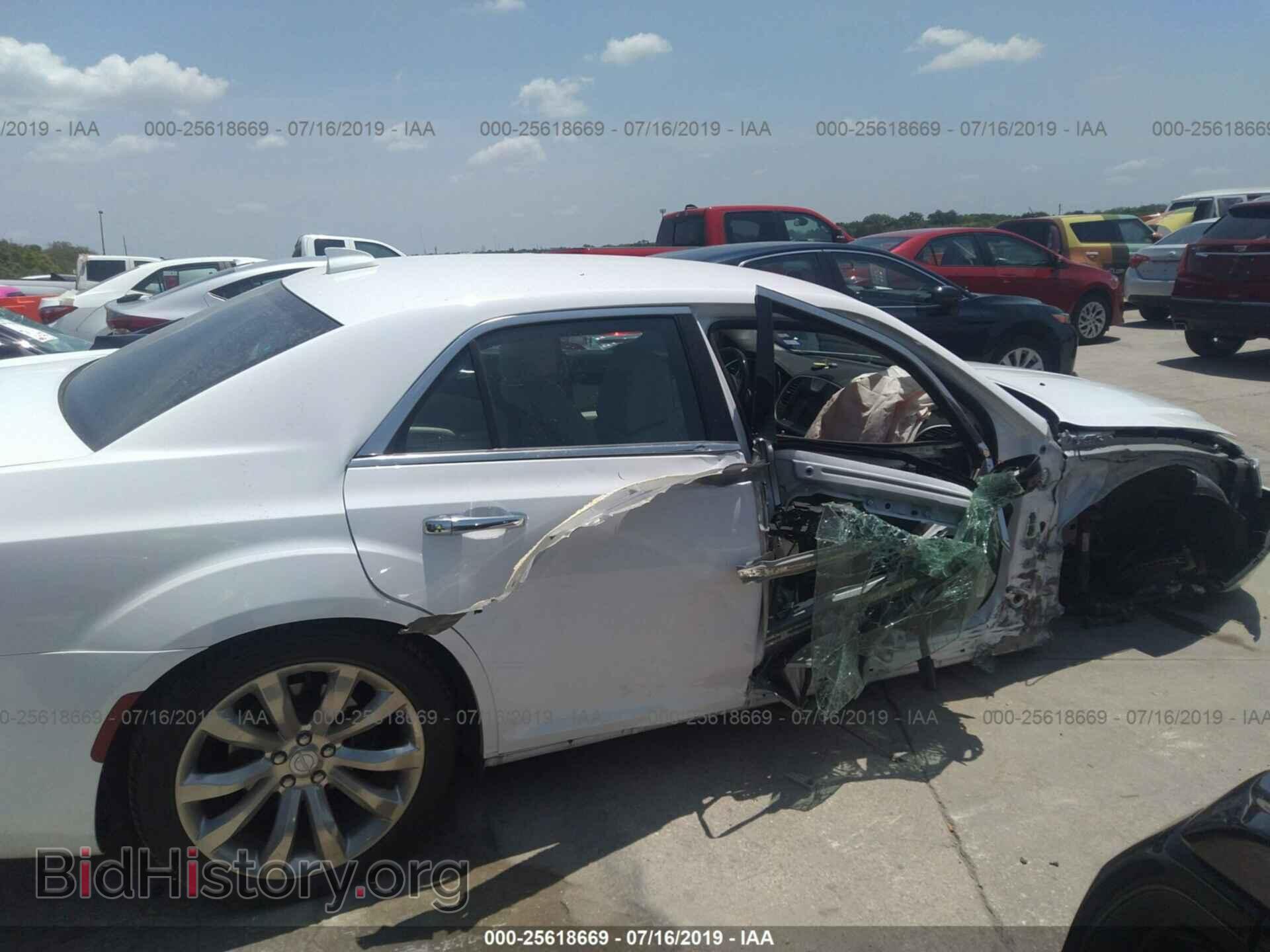 2019 CHRYSLER 300 - VIN: 2C3CCAEG0KH536207 - Фото 6
