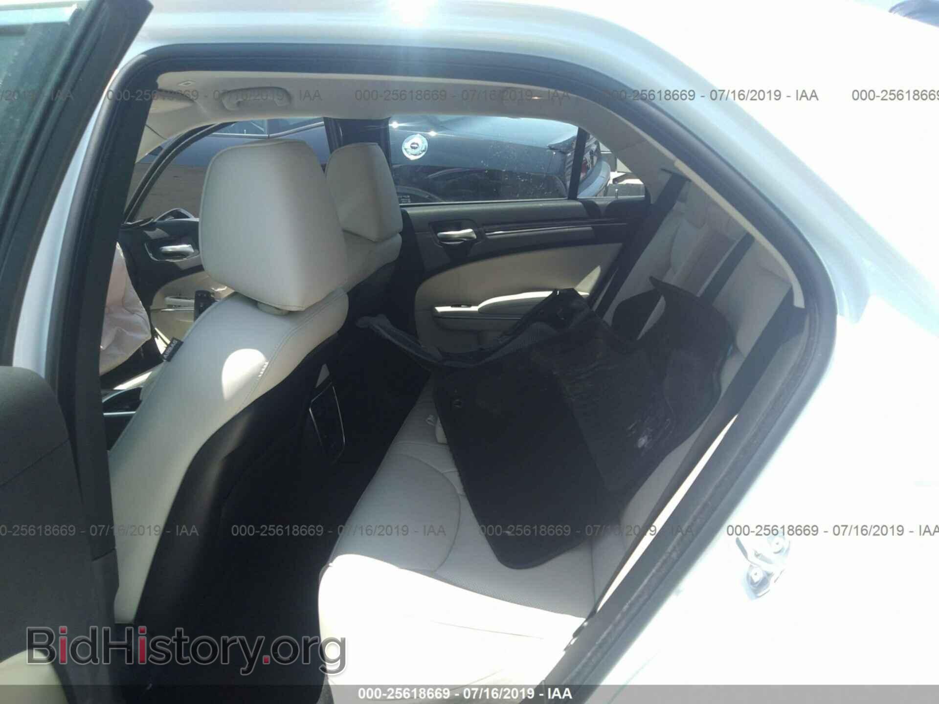 2019 CHRYSLER 300 - VIN: 2C3CCAEG0KH536207 - Фото 8