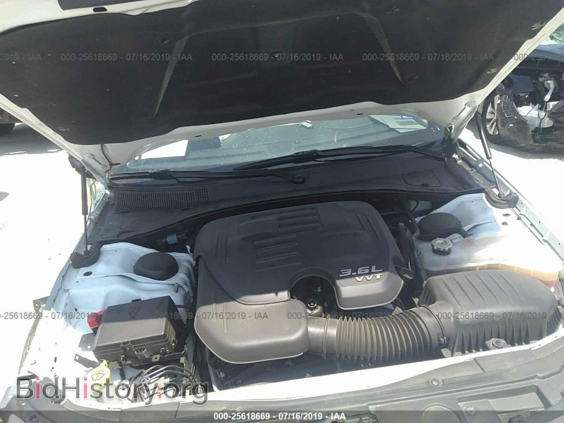 2019 CHRYSLER 300 - VIN: 2C3CCAEG0KH536207 - Фото 10