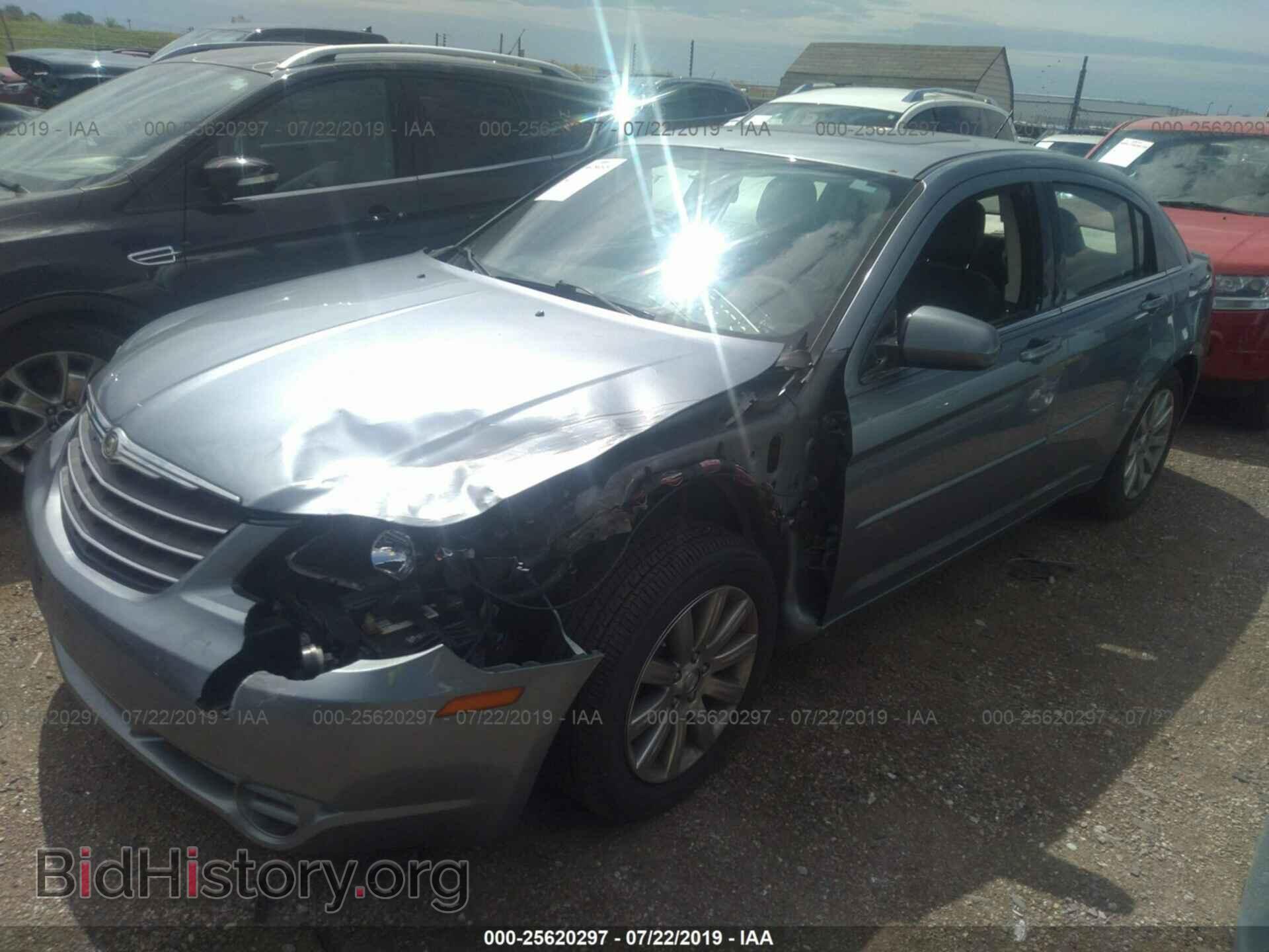 2010 CHRYSLER SEBRING - VIN: 1C3CC5FD9AN192331 - Фото 2