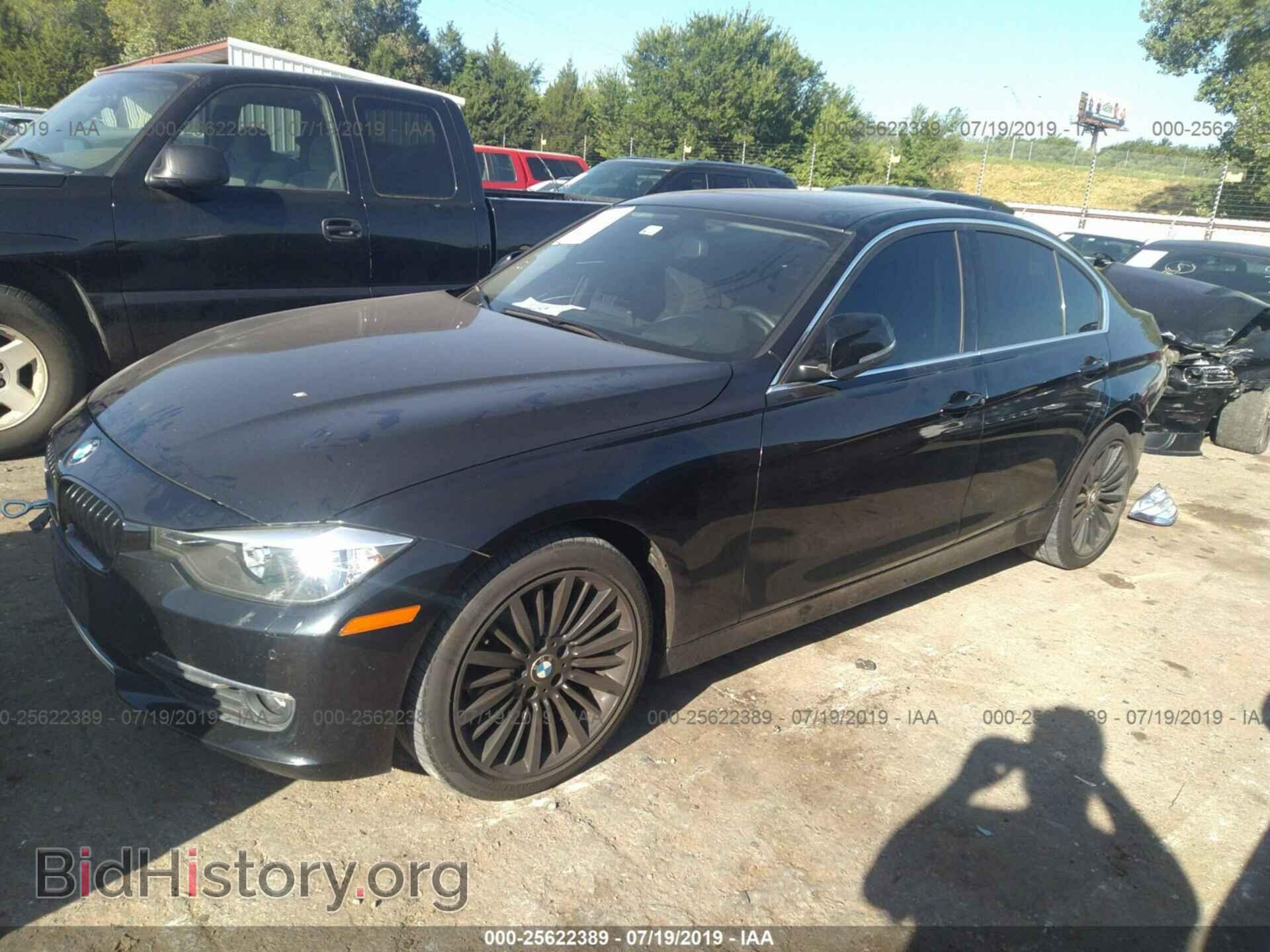 2013 BMW 328 - VIN: WBA3B5C58DF592226 - Фото 2