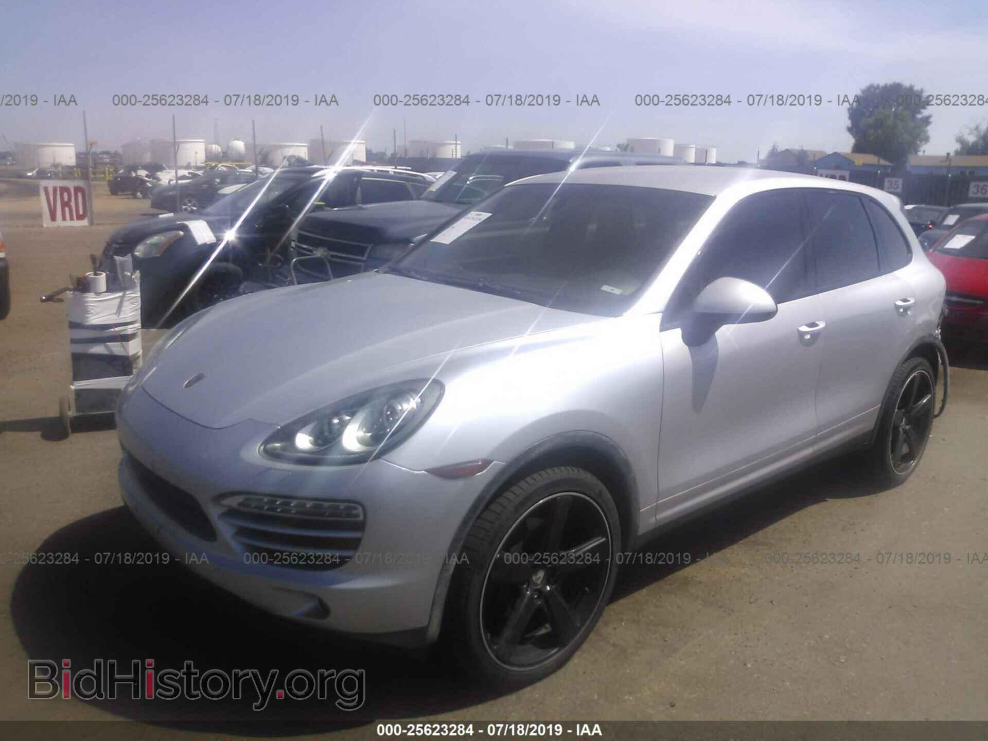 2011 PORSCHE CAYENNE - VIN: WP1AA2A26BLA01084 - Photo 2