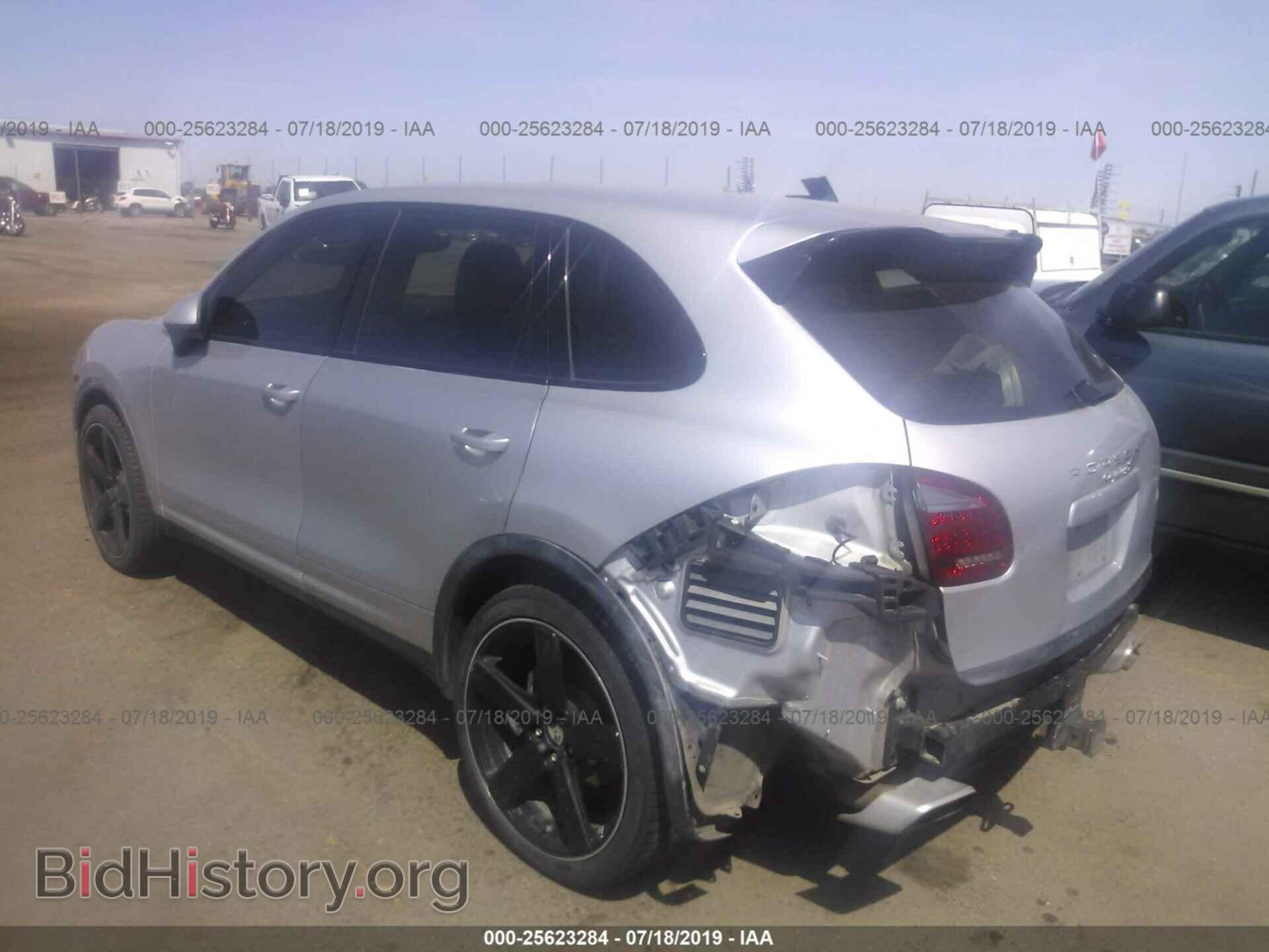 2011 PORSCHE CAYENNE - VIN: WP1AA2A26BLA01084 - Photo 3