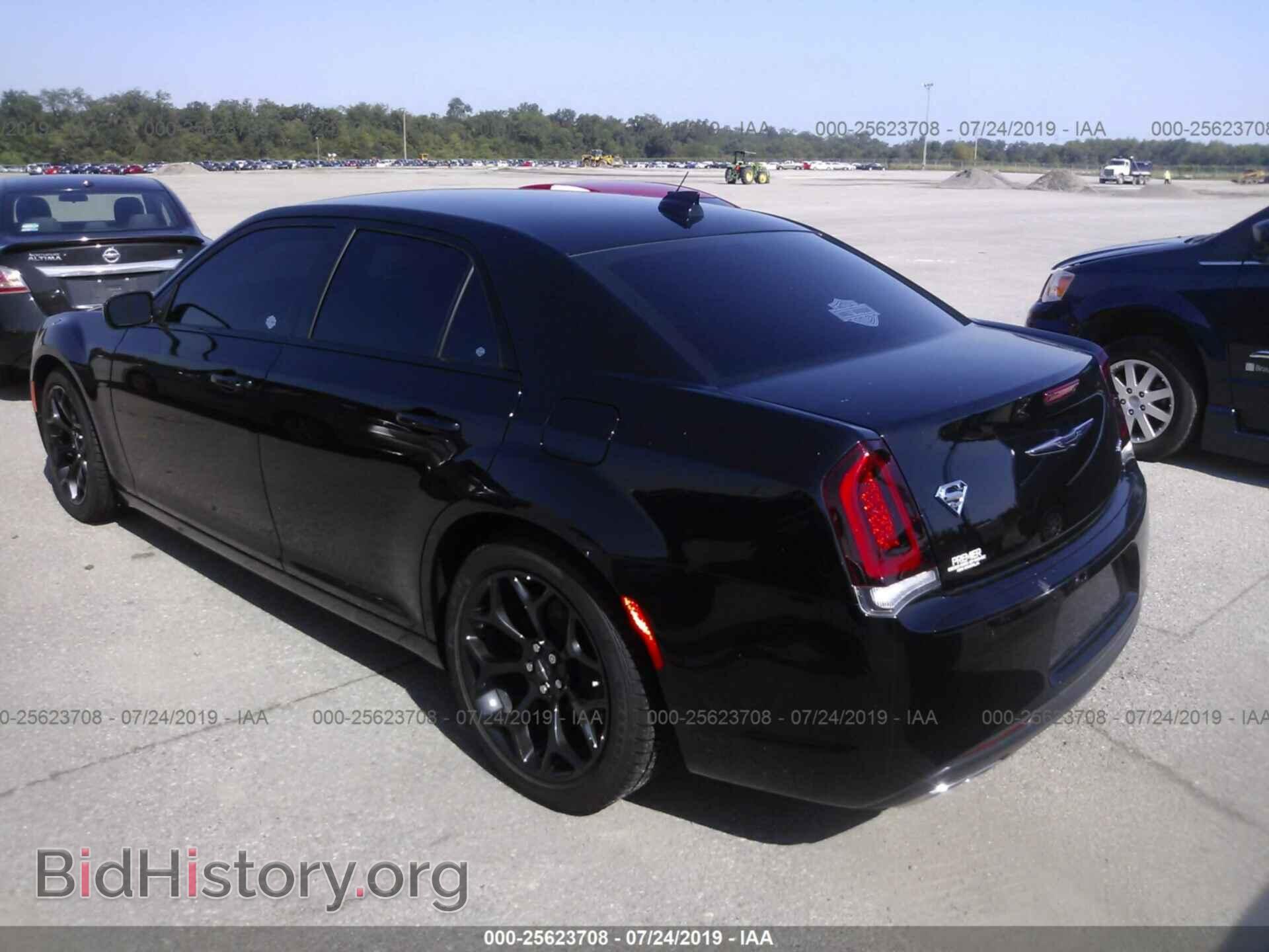 2019 CHRYSLER 300 - VIN: 2C3CCAAG1KH589939 - Фото 3