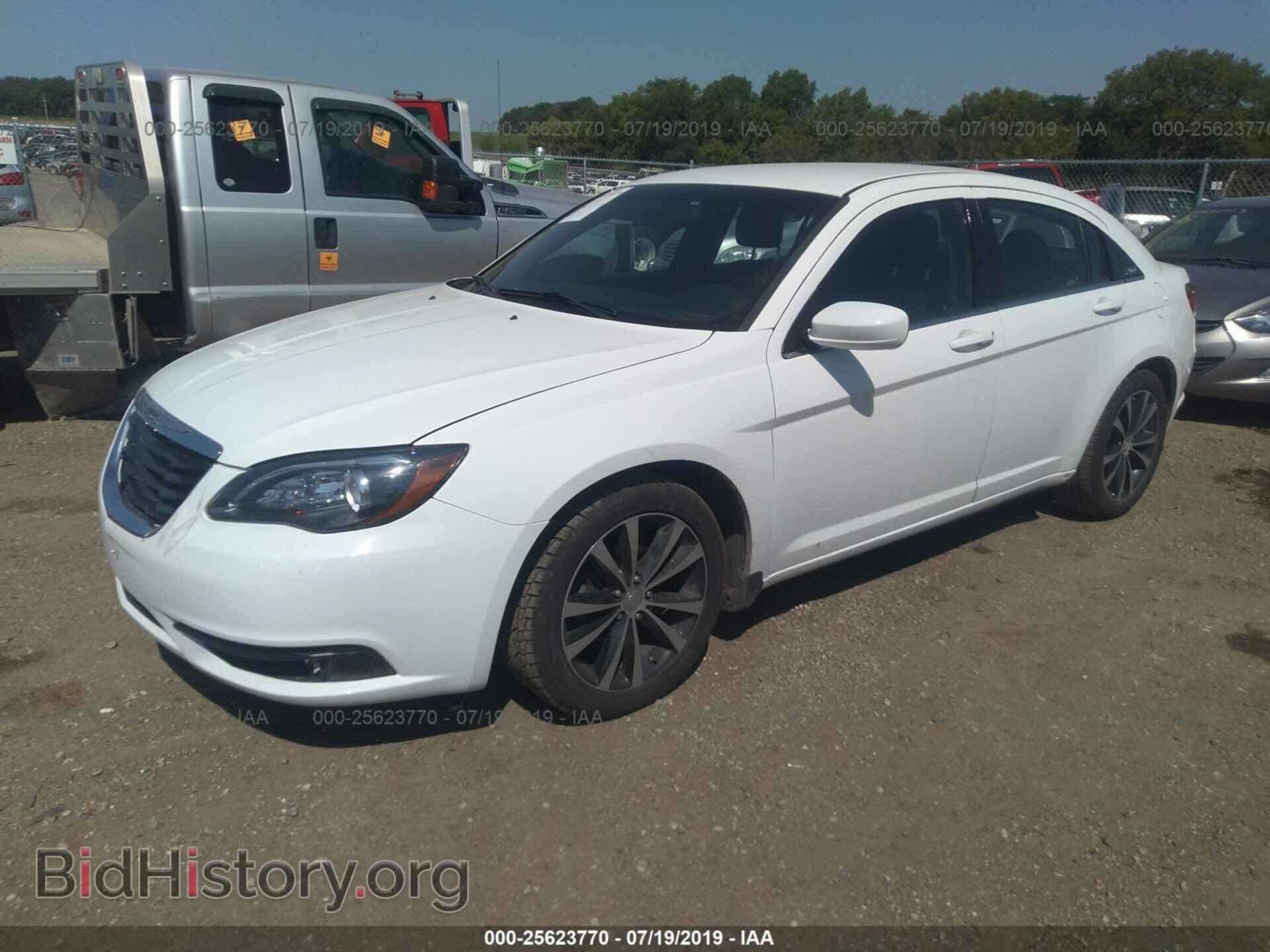 2014 CHRYSLER 200 - VIN: 1C3CCBBB7EN177285 - Фото 2