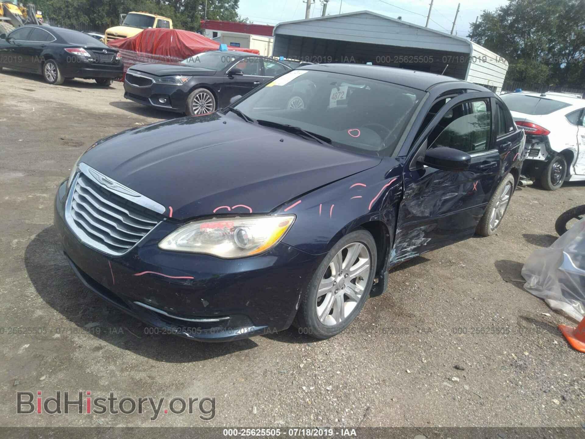 2013 CHRYSLER 200 - VIN: 1C3CCBBB8DN655986 - Photo 2