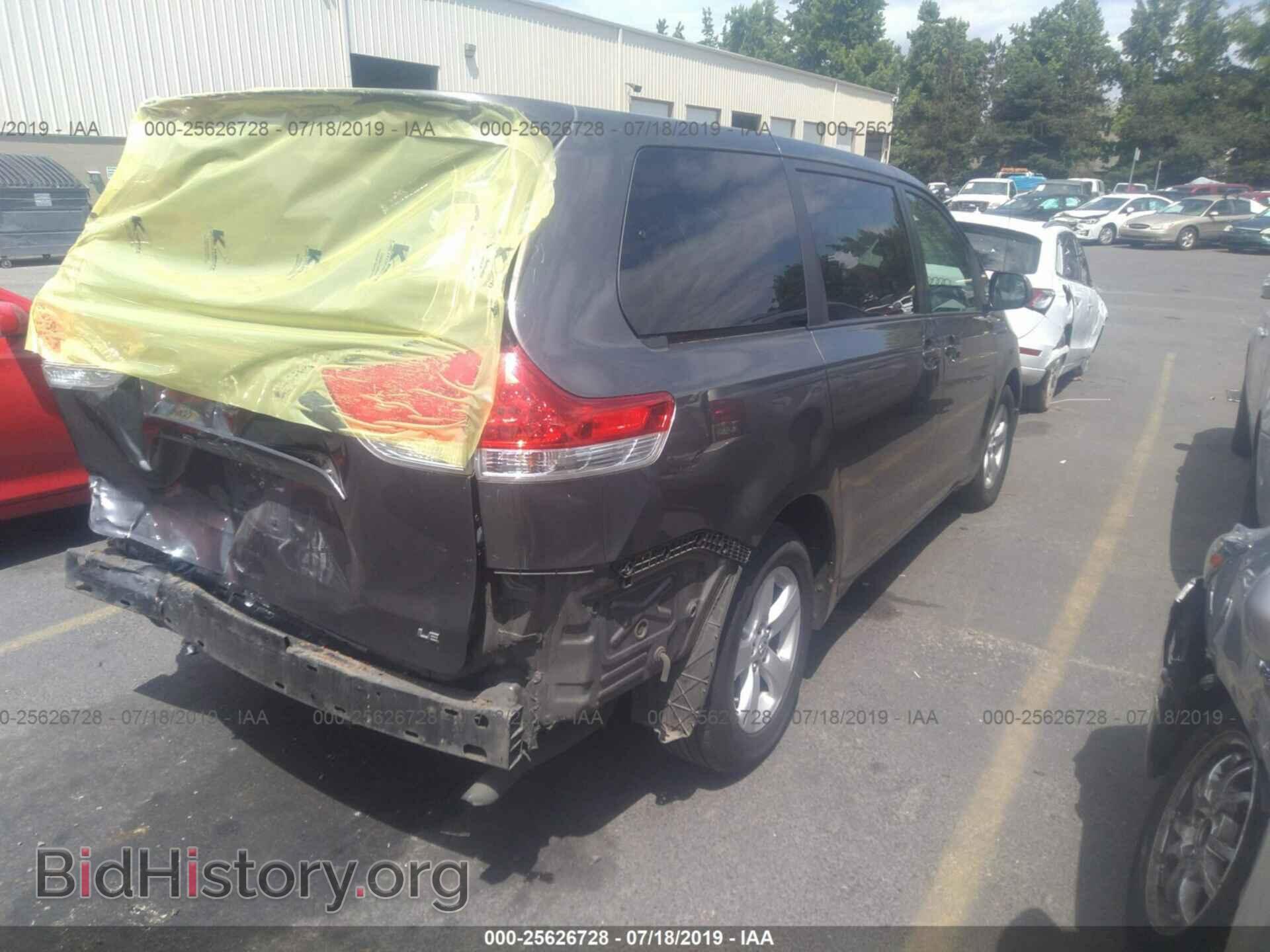 2011 TOYOTA SIENNA - VIN: 5TDKA3DC1BS008782 - Фото 4