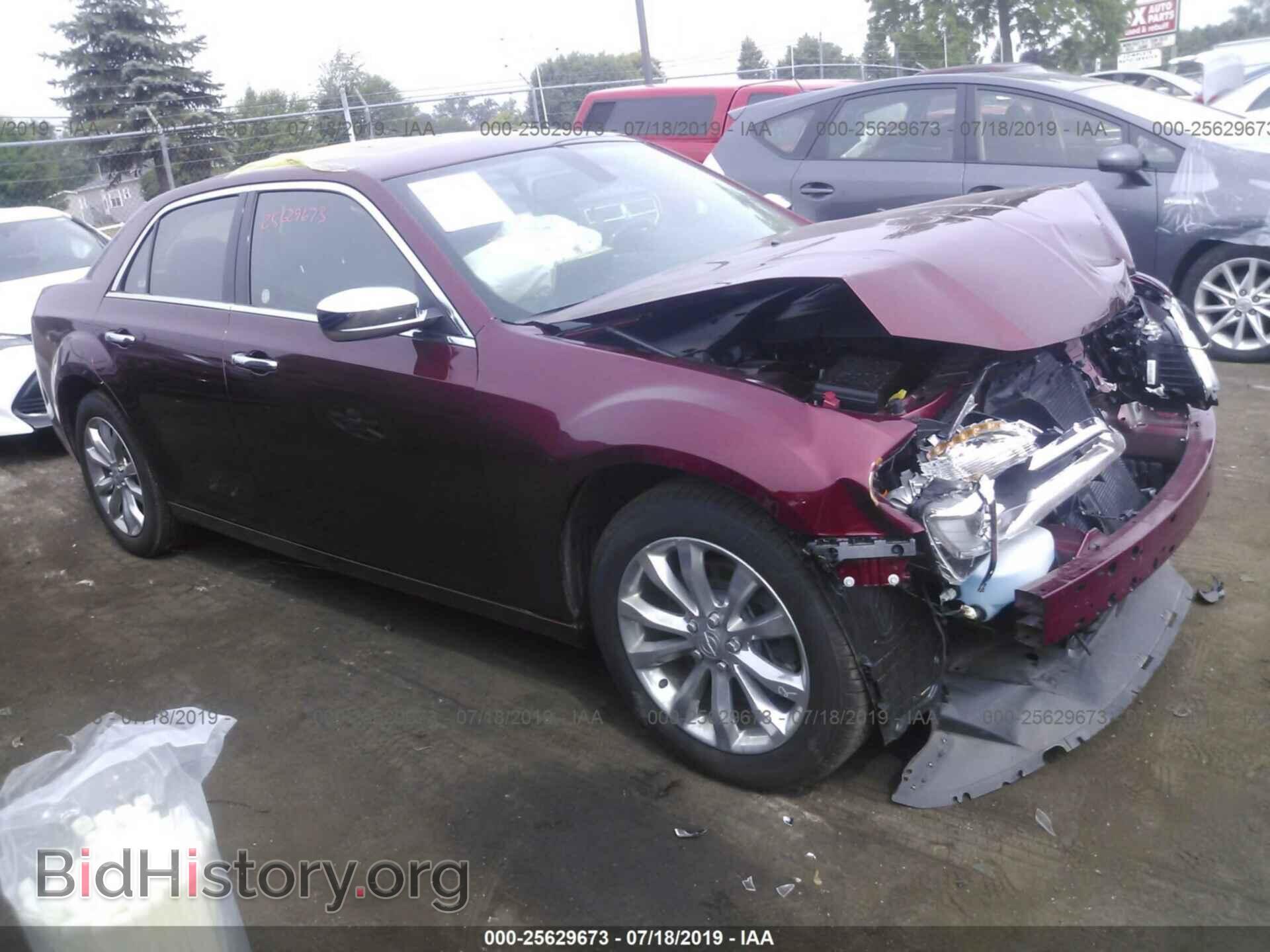 Фотография 2C3CCAKG2KH586630 - CHRYSLER 300 2019