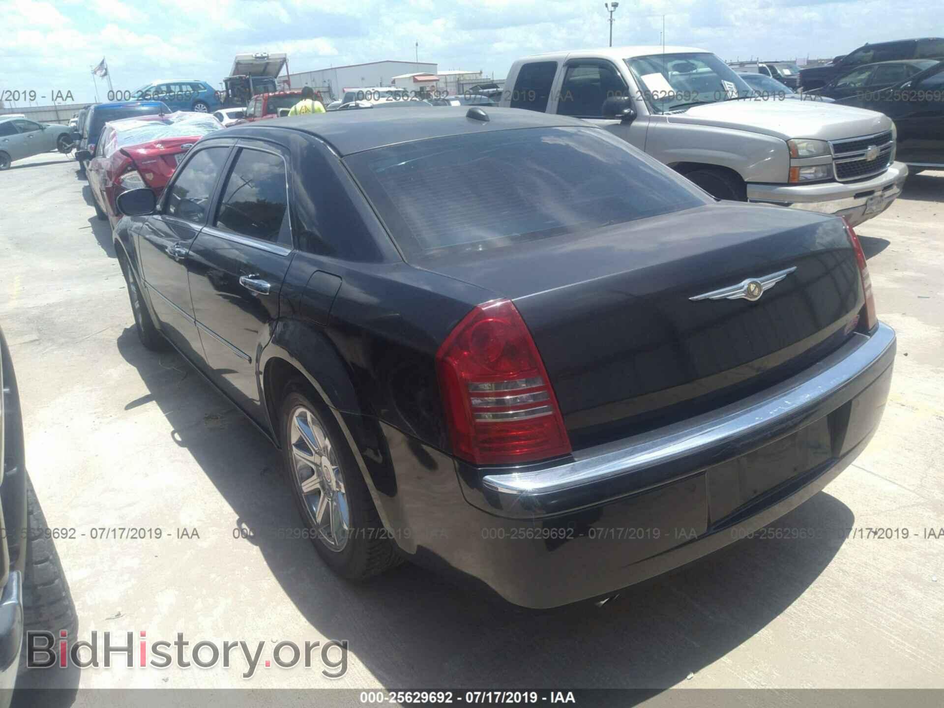 2005 CHRYSLER 300C - VIN: 2C3AA63H45H666775 - Фото 3