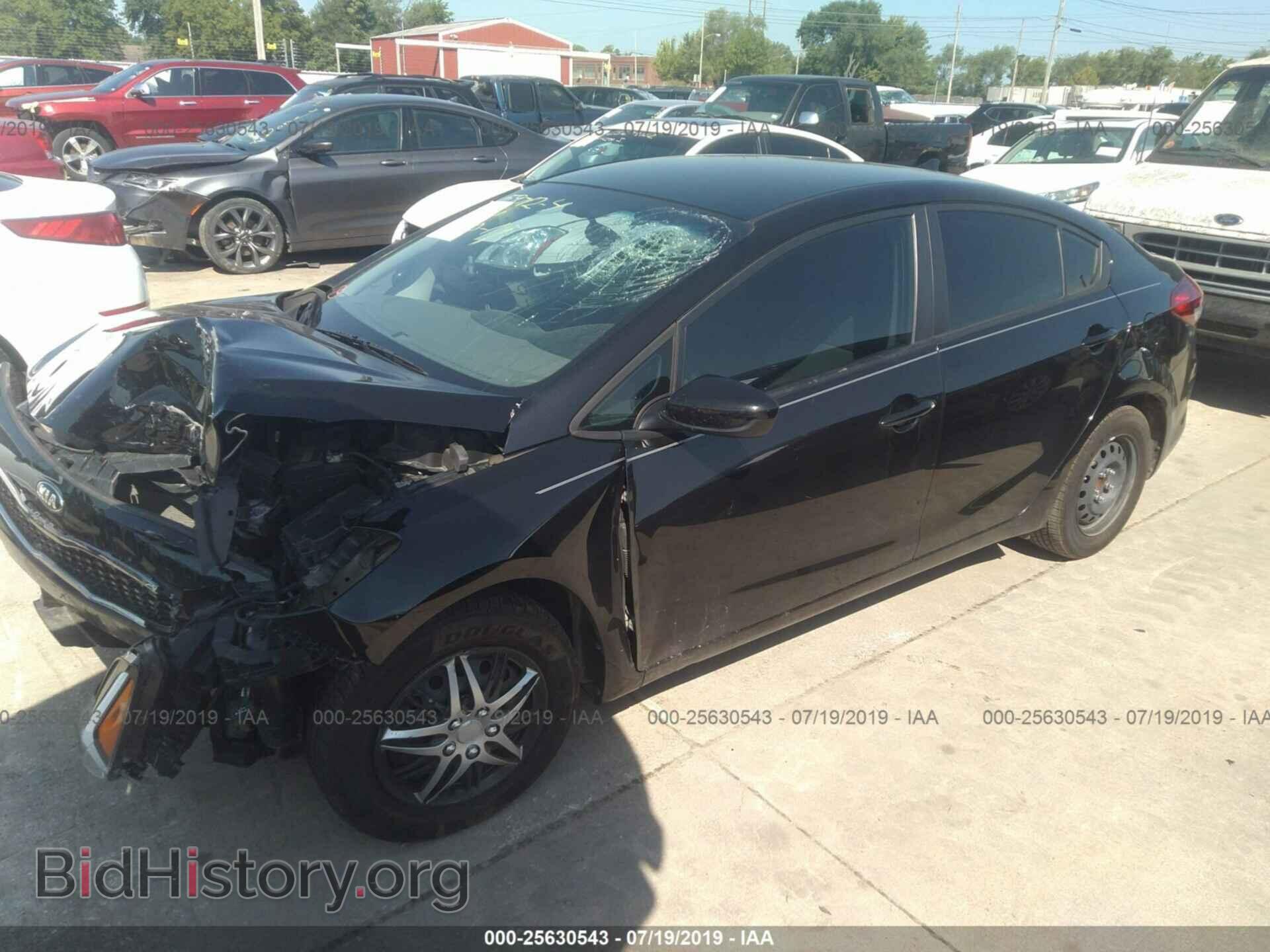 2017 KIA FORTE - VIN: 3KPFK4A72HE057701 - Photo 2