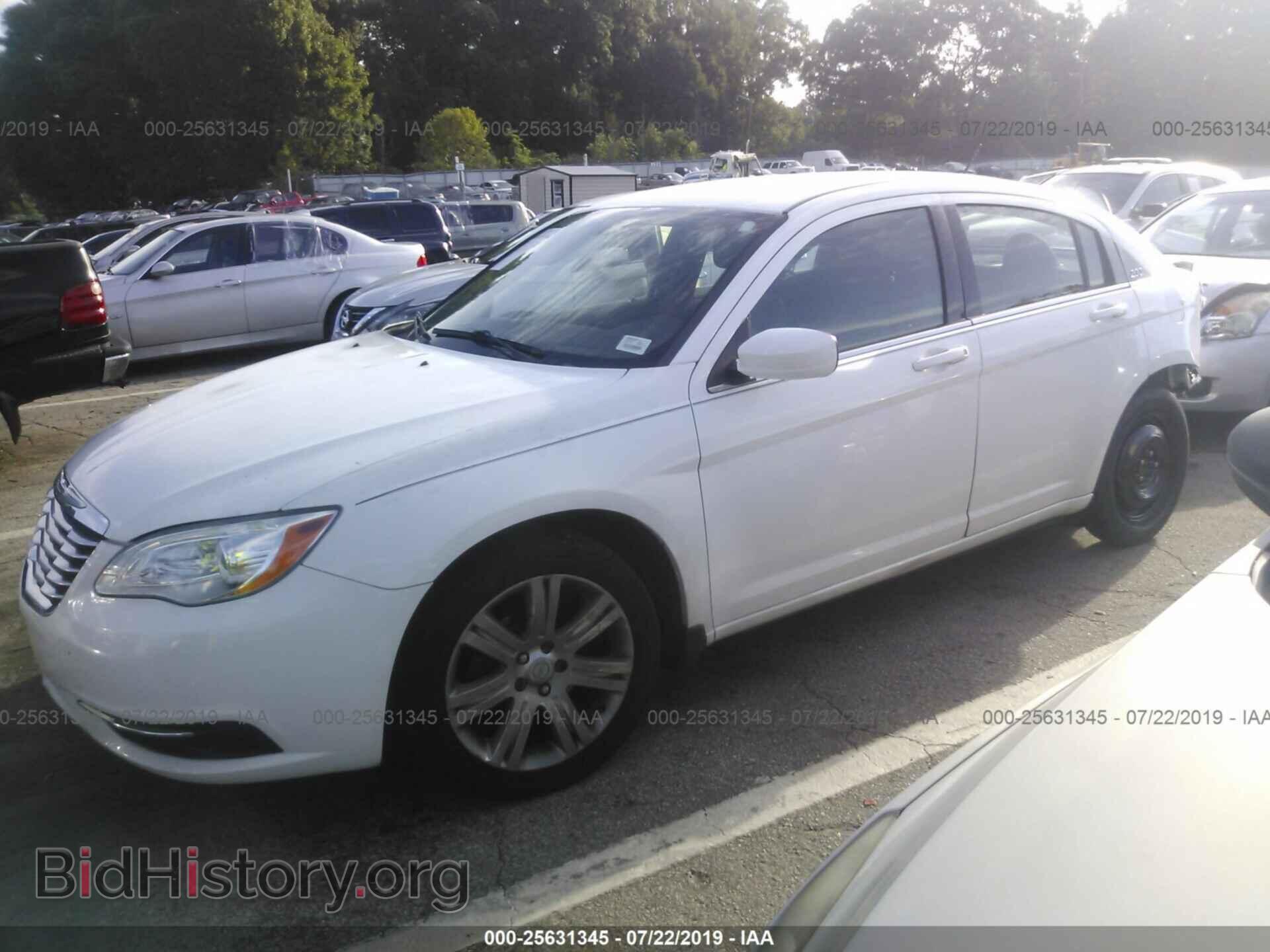 2013 CHRYSLER 200 - VIN: 1C3CCBBB9DN693601 - Фото 2