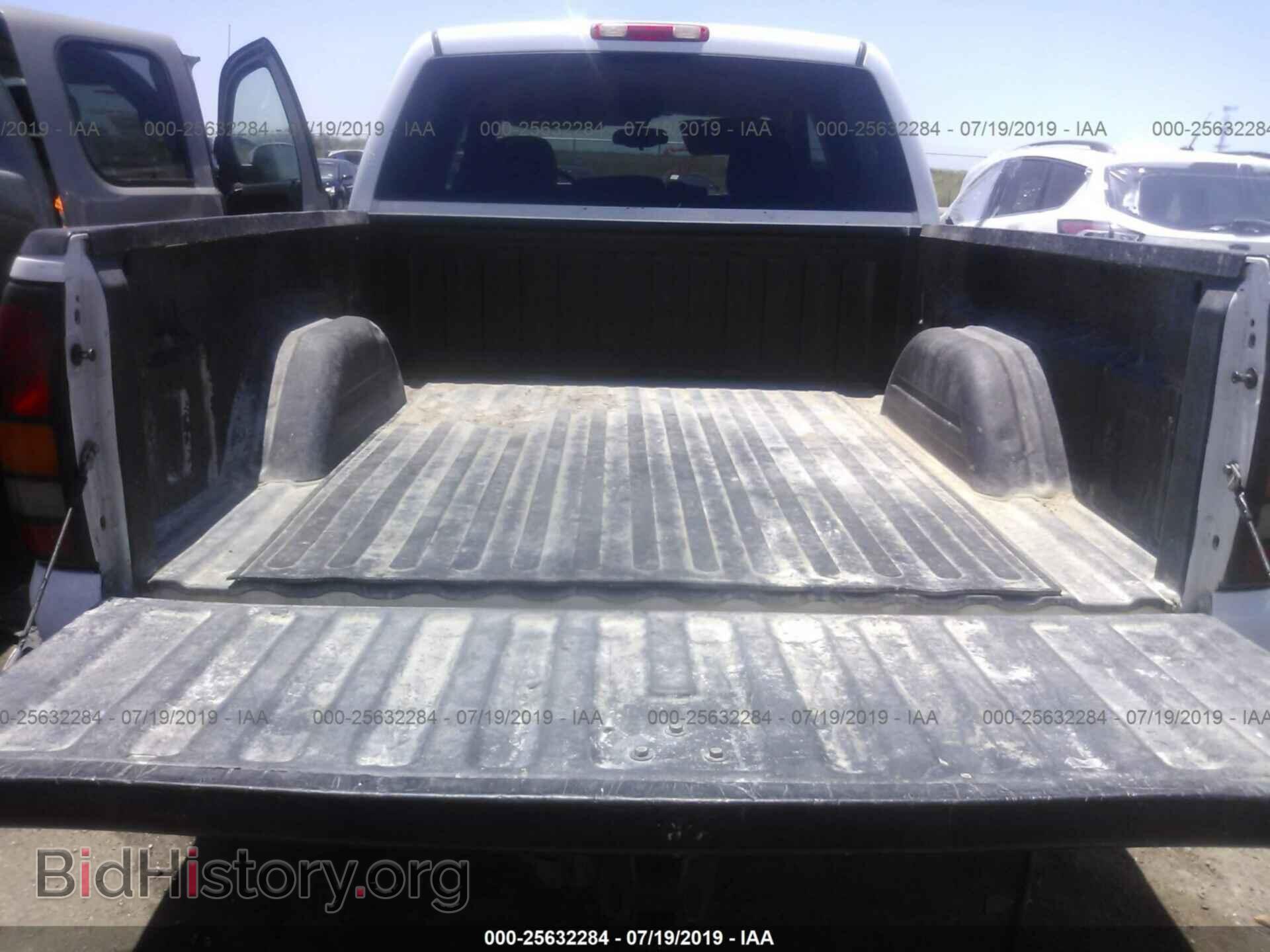 2006 GMC NEW SIERRA - VIN: 2GTEC13V361240800 - Фото 8