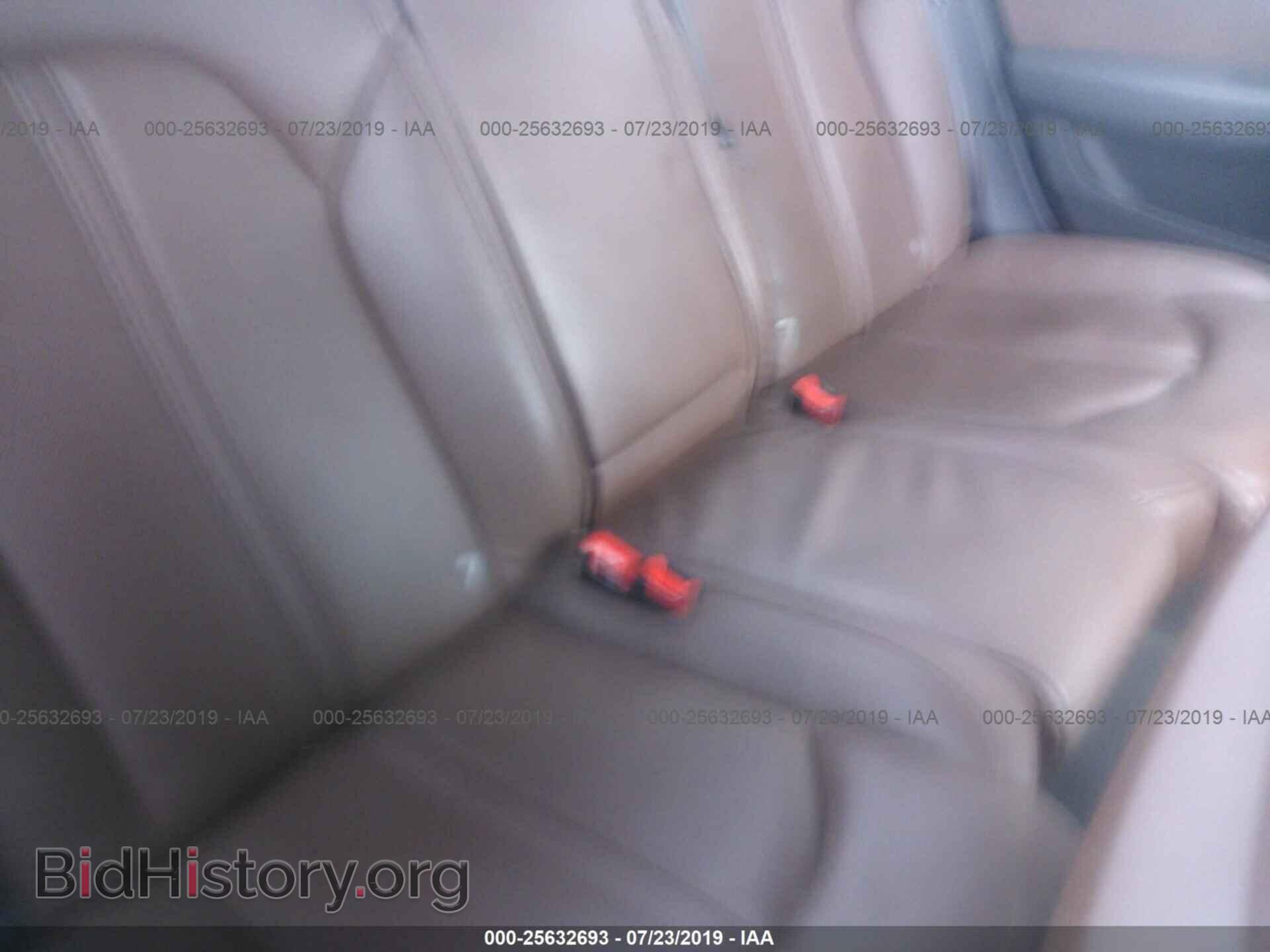 2011 AUDI A8 - VIN: WAURVAFD5BN013564 - Фото 8