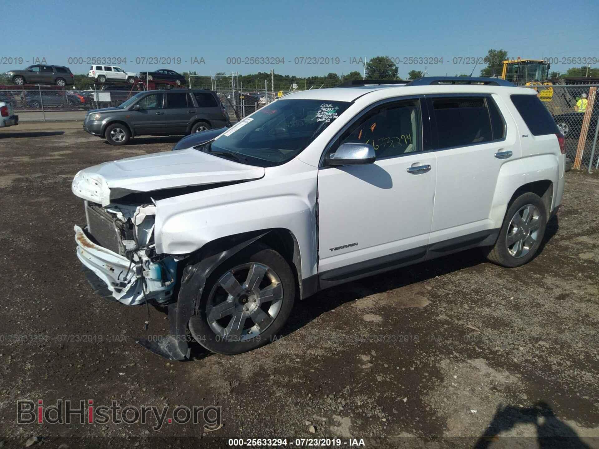2011 GMC TERRAIN - VIN: 2CTFLXE52B6205607 - Photo 2