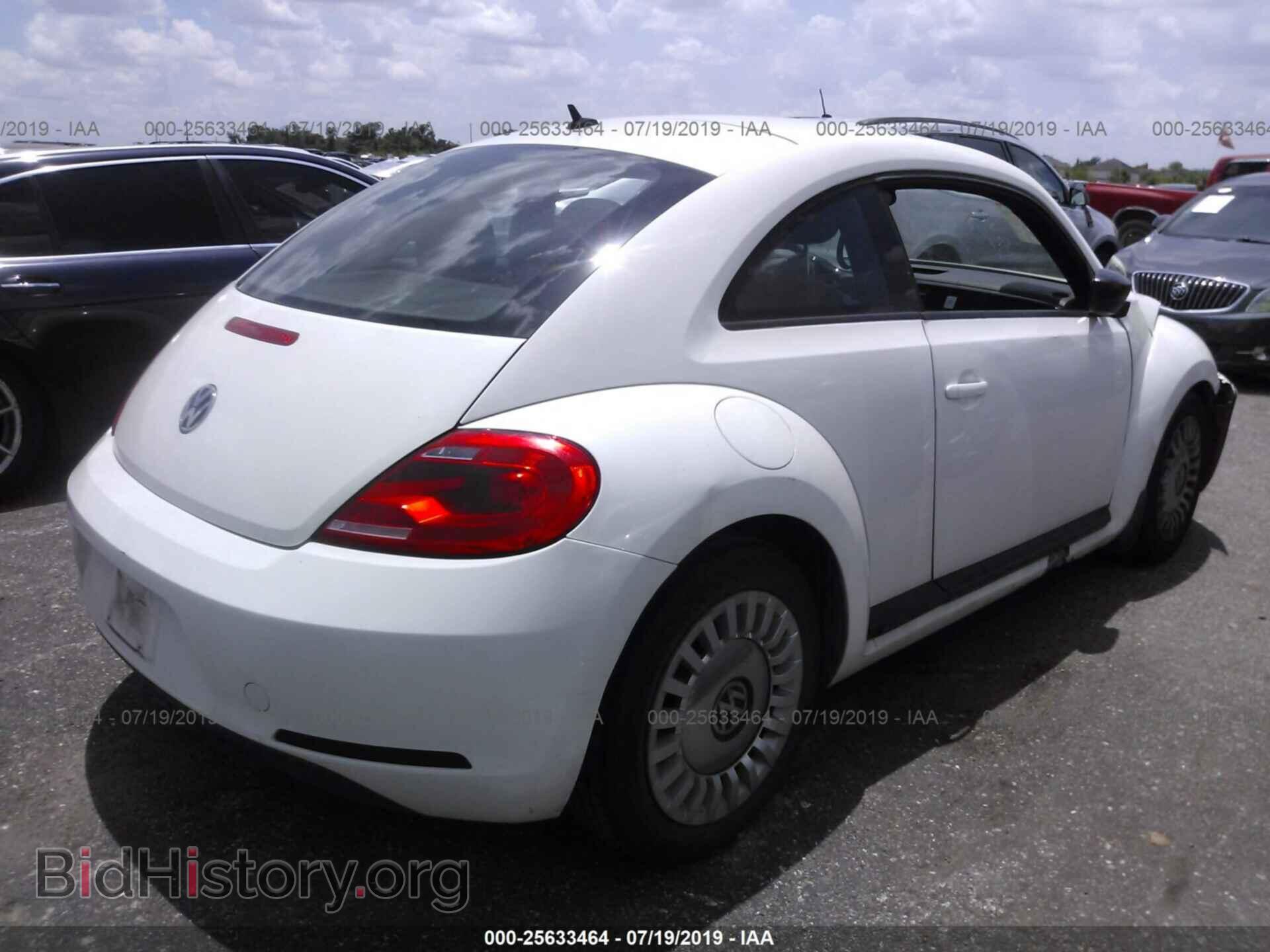 2013 VOLKSWAGEN BEETLE - VIN: 3VWFP7AT9DM644975 - Фото 4