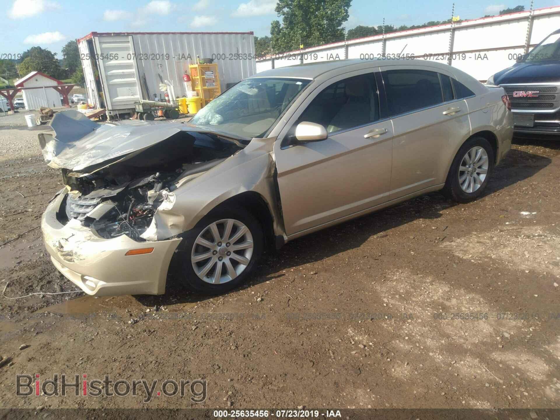 2010 CHRYSLER SEBRING - VIN: 1C3CC5FB4AN110584 - Фото 2