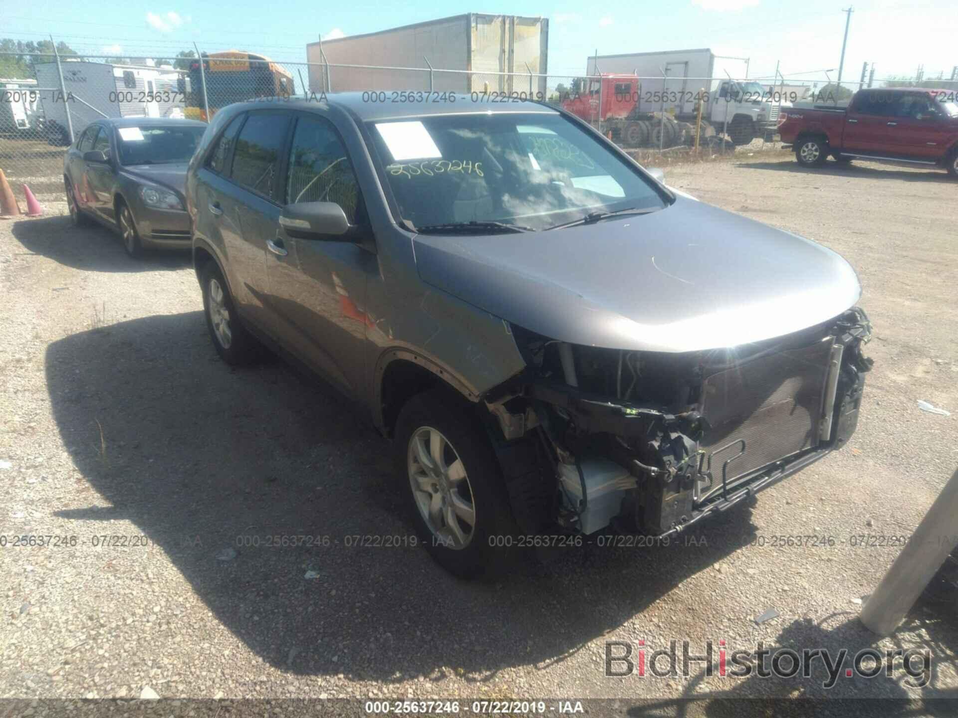 Photo 5XYKT3A16BG113702 - KIA SORENTO 2011