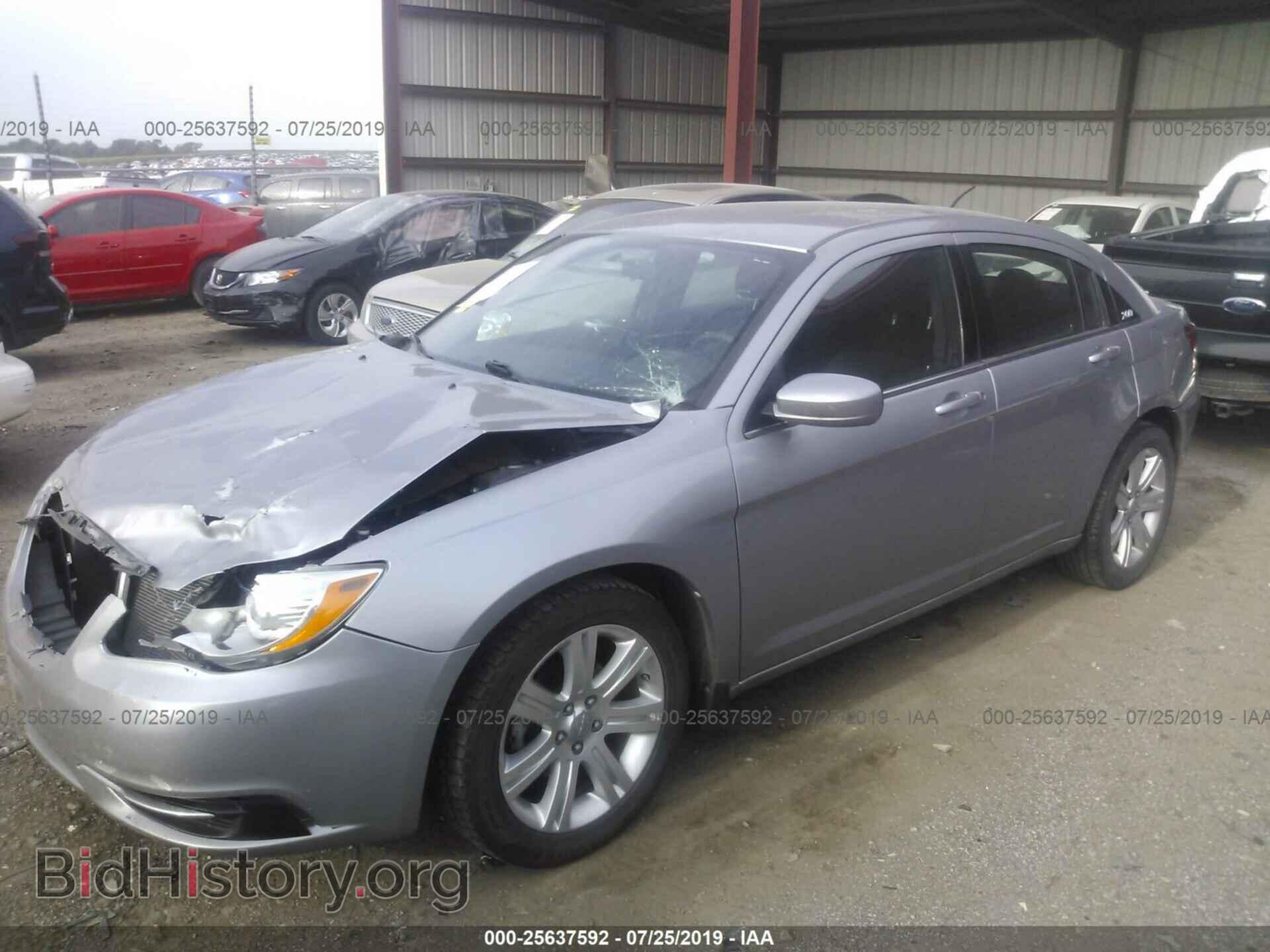 2013 CHRYSLER 200 - VIN: 1C3CCBAB7DN648013 - Photo 2