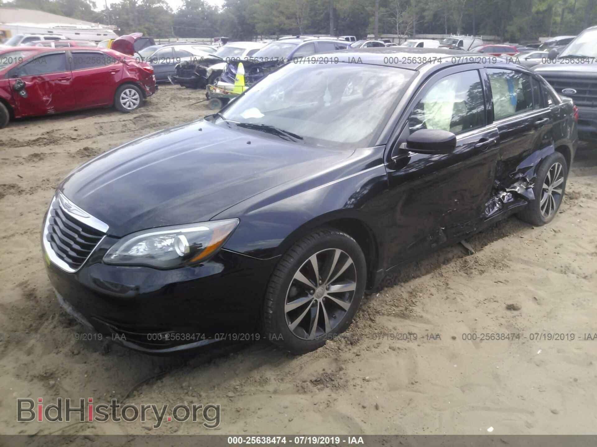 2014 CHRYSLER 200 - VIN: 1C3CCBBB2EN186458 - Фото 2
