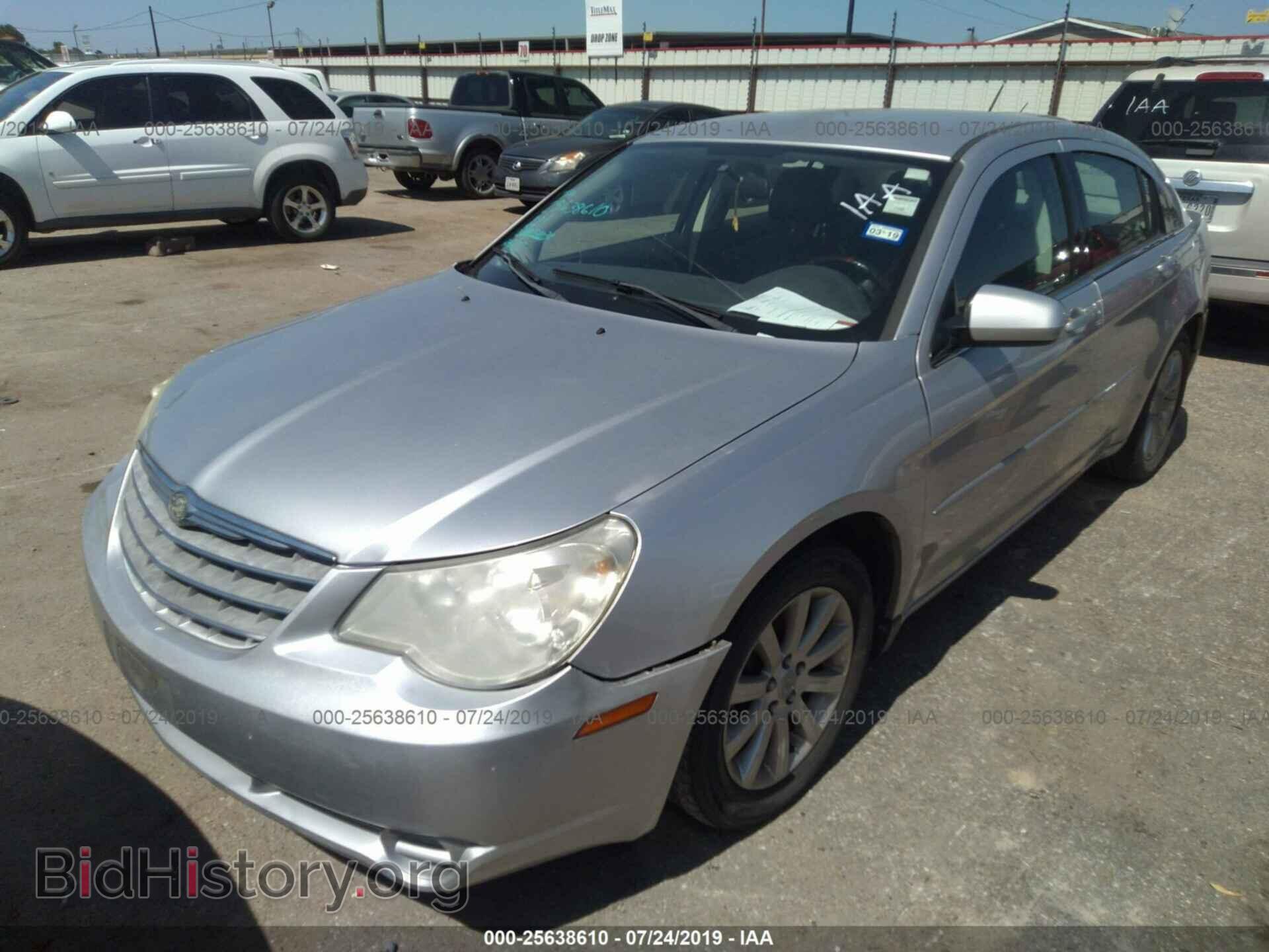 2010 CHRYSLER SEBRING - VIN: 1C3CC5FB9AN126876 - Фото 2
