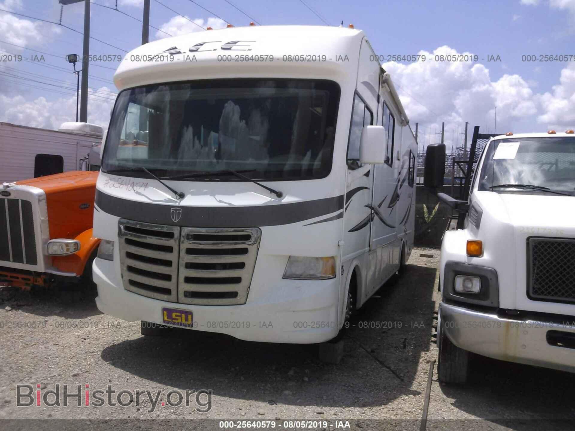 2011 FORD F53 - VIN: 1F64F5DY2B0A06837 - Photo 2