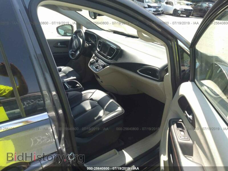 2018 Chrysler PACIFICA (VIN 2C4RC1BG5JR119653) — photo 5 of 10