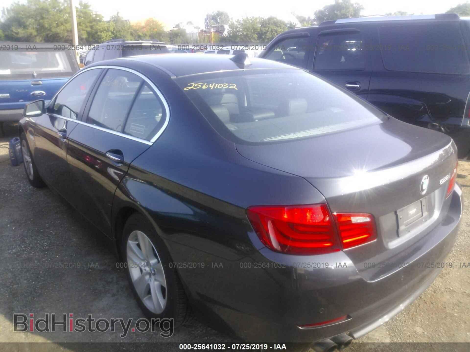 2012 BMW 528 - VIN: WBAXH5C58CDW04448 - Фото 3
