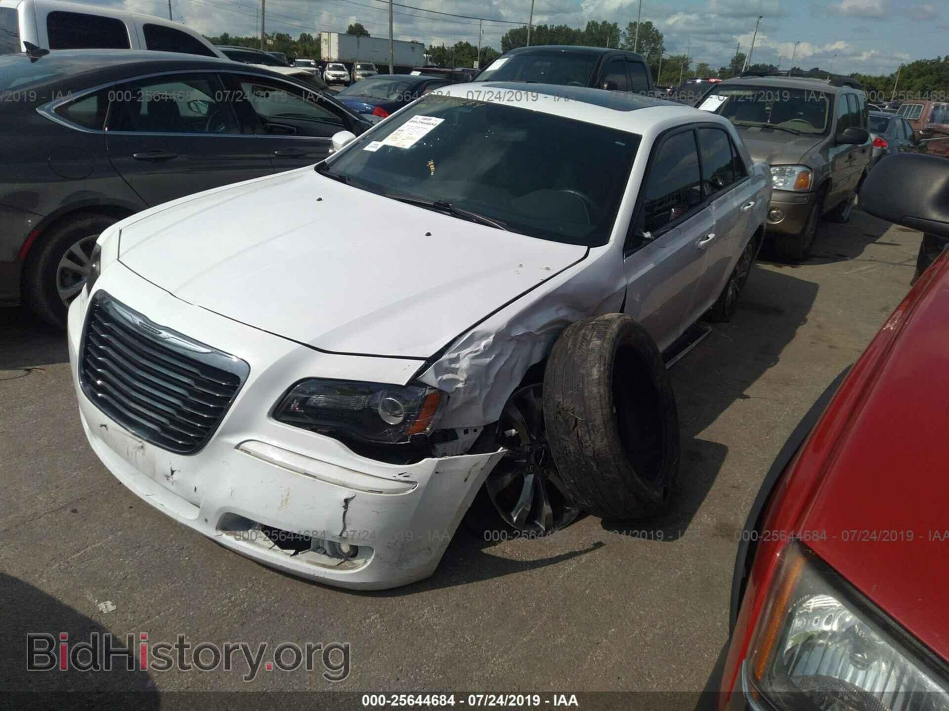2014 CHRYSLER 300 - VIN: 2C3CCAGG8EH273563 - Фото 2