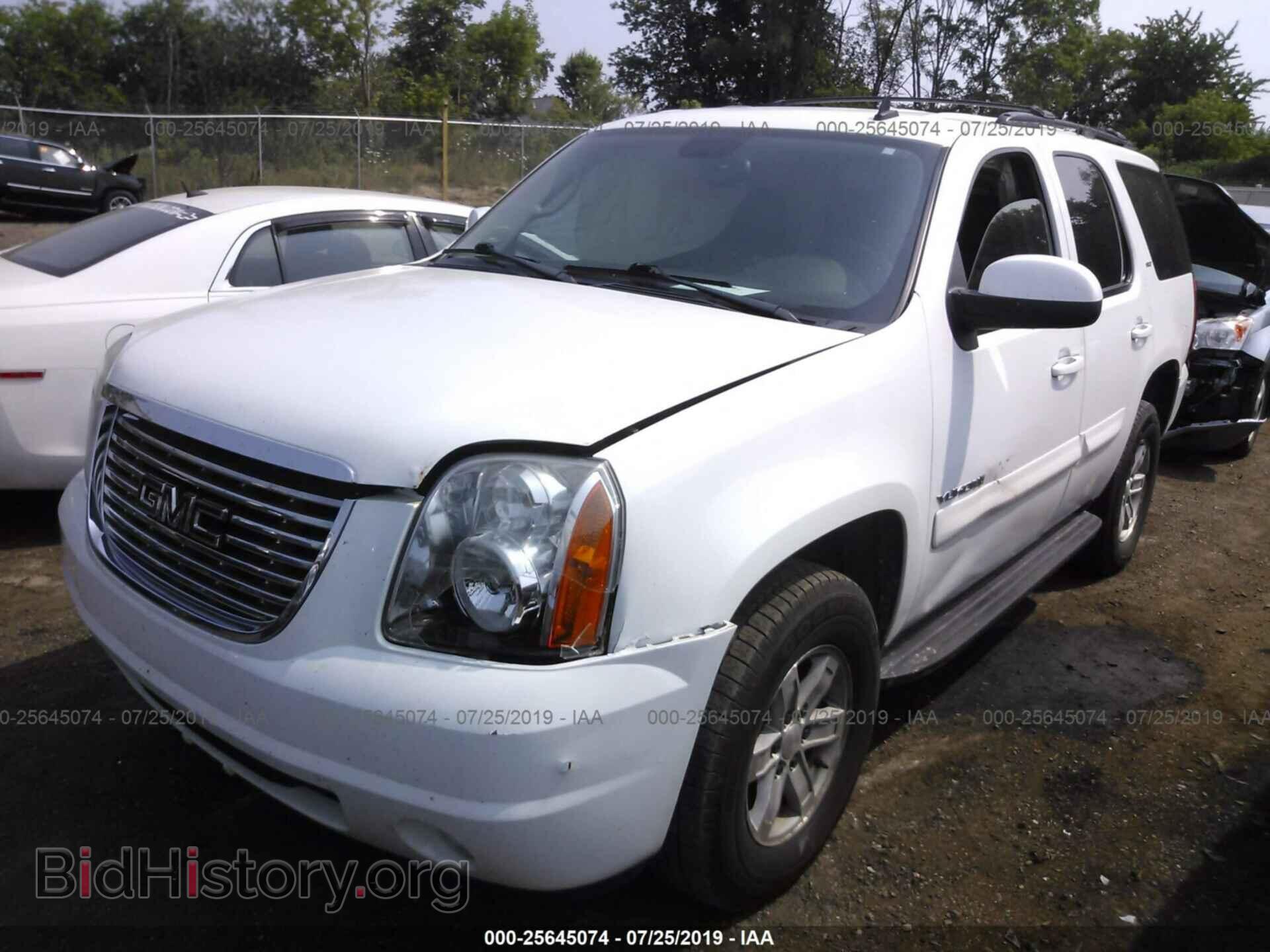 2008 GMC YUKON - VIN: 1GKFK13018R255256 - Фото 2