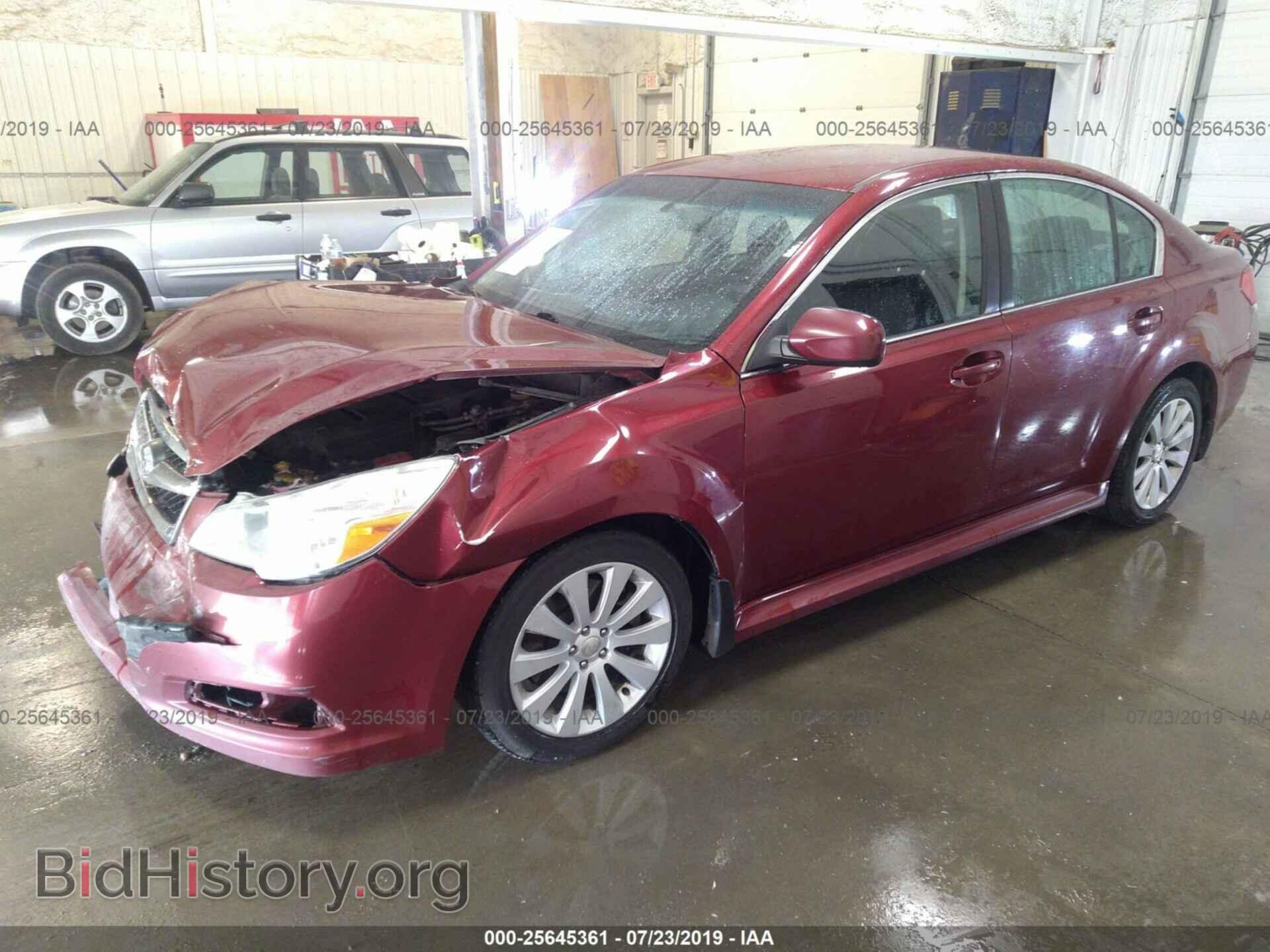 2011 SUBARU LEGACY - VIN: 4S3BMDA67B2243044 - Фото 2